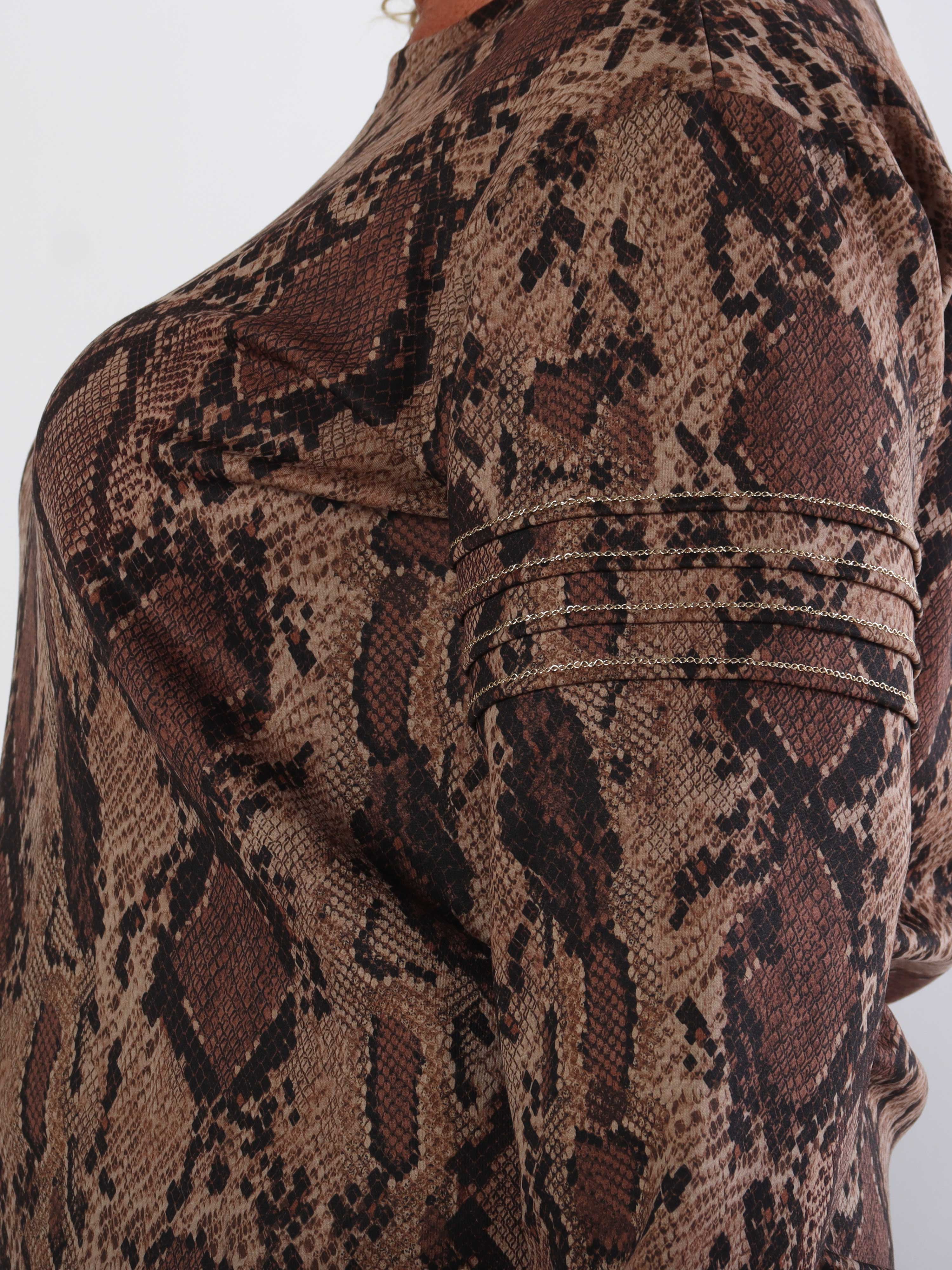 Dream Print - Plus size joggingsæt i viskose med forskelligt print og elegante gulddetaljer