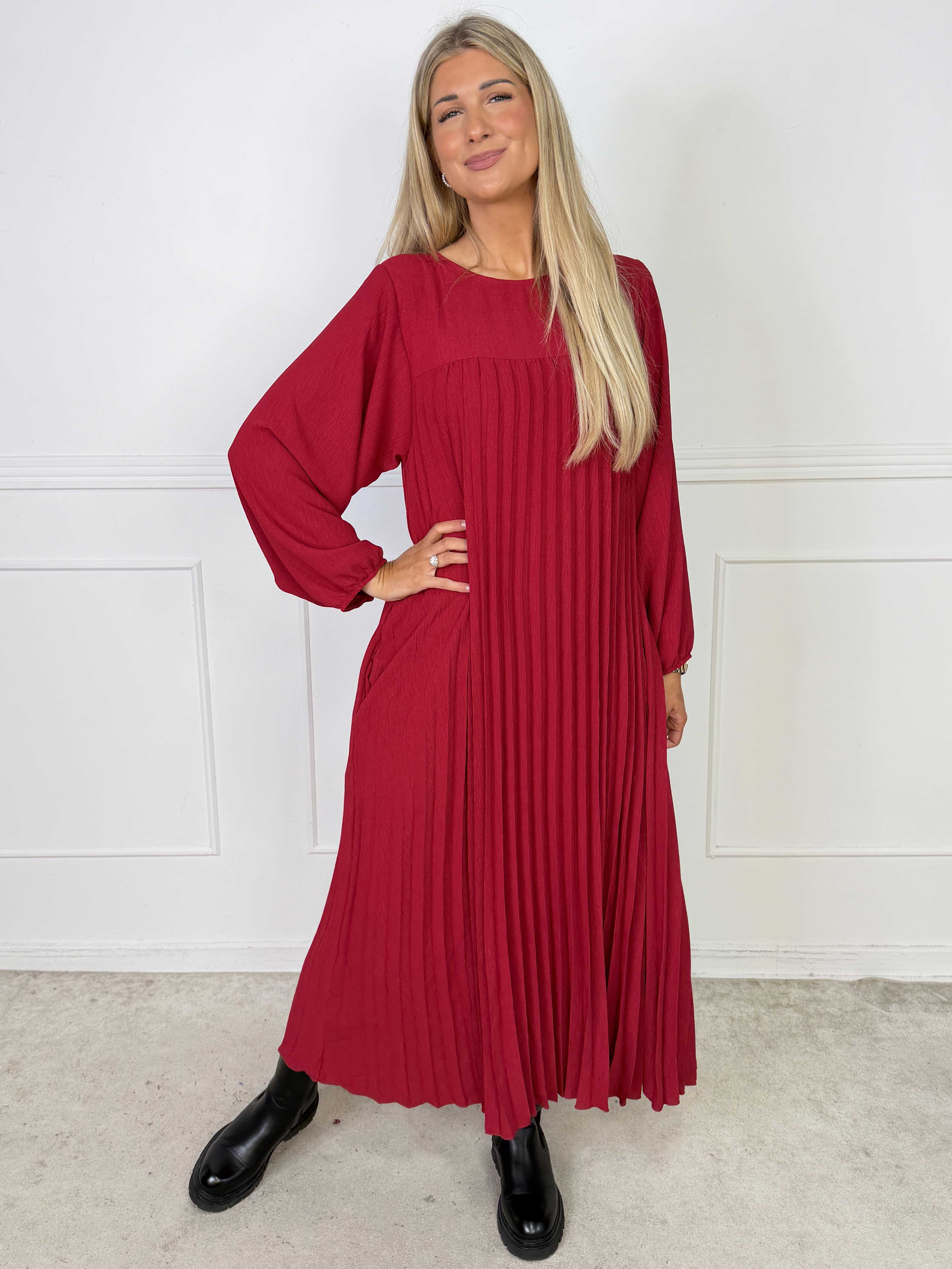 Nancy Long Sleeve - Lang plus size kjole med plisseringer og lommer