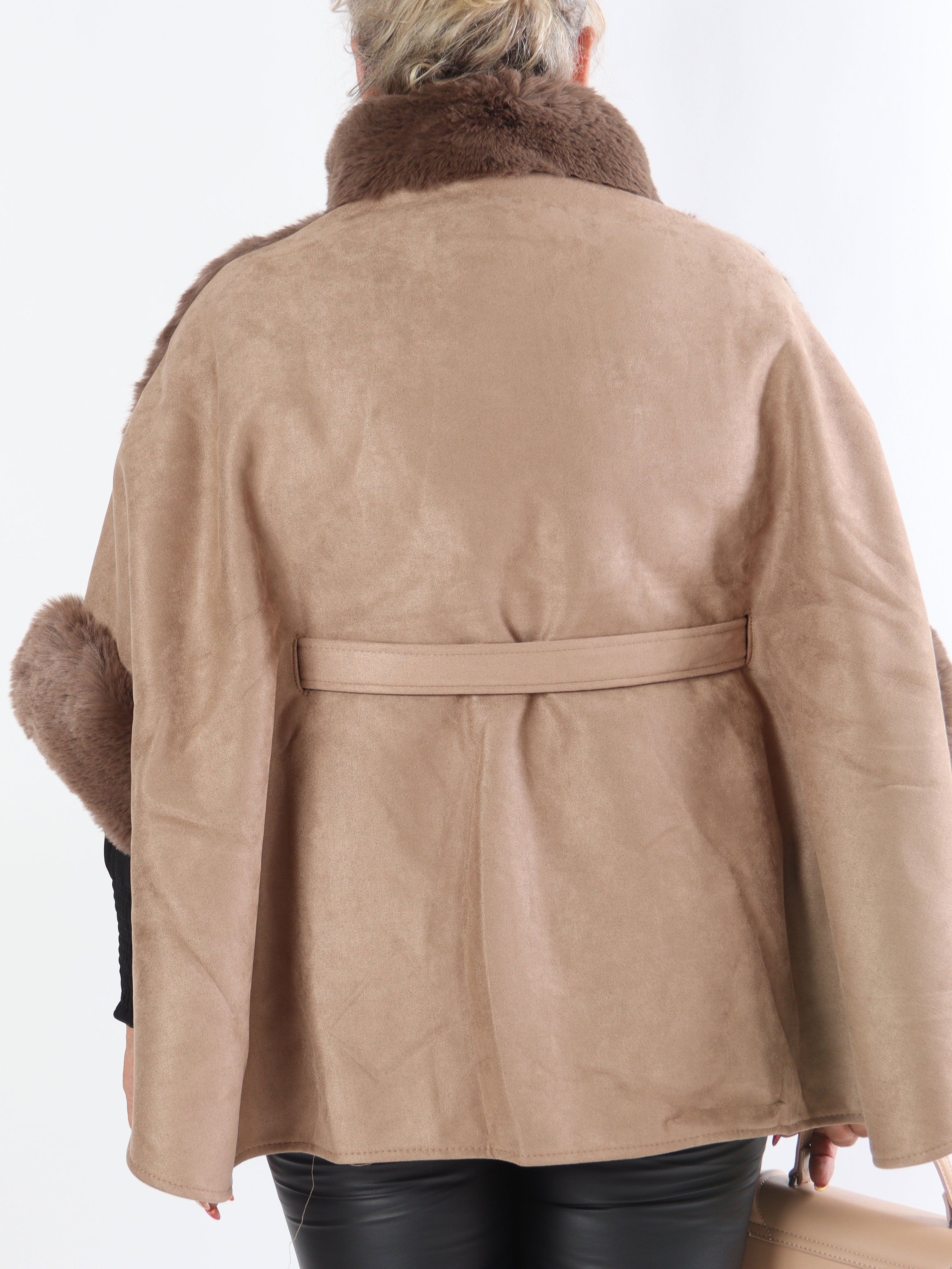 Cloud - Plus size poncho med faux fur