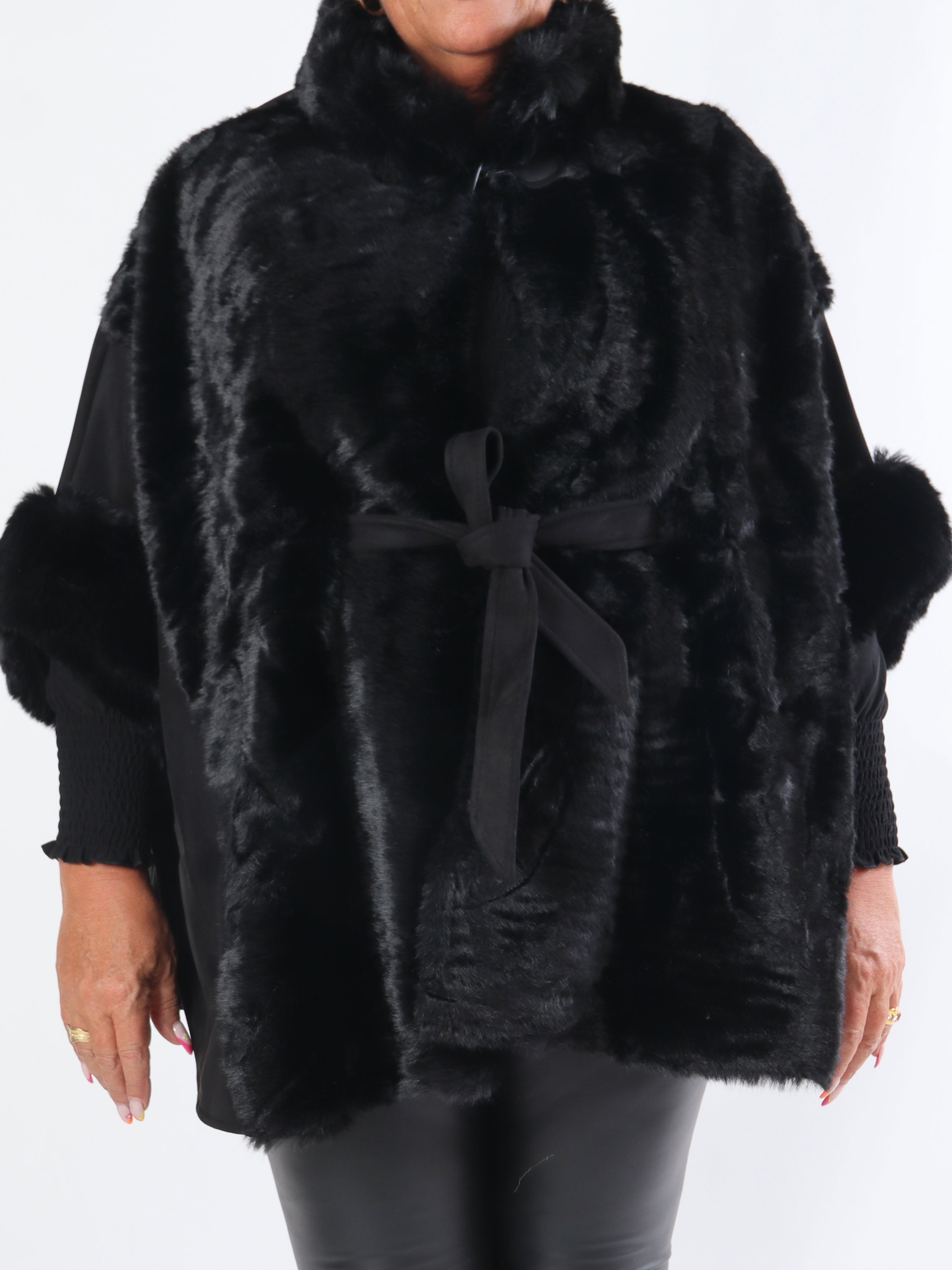 Cloud - Plus size poncho med faux fur