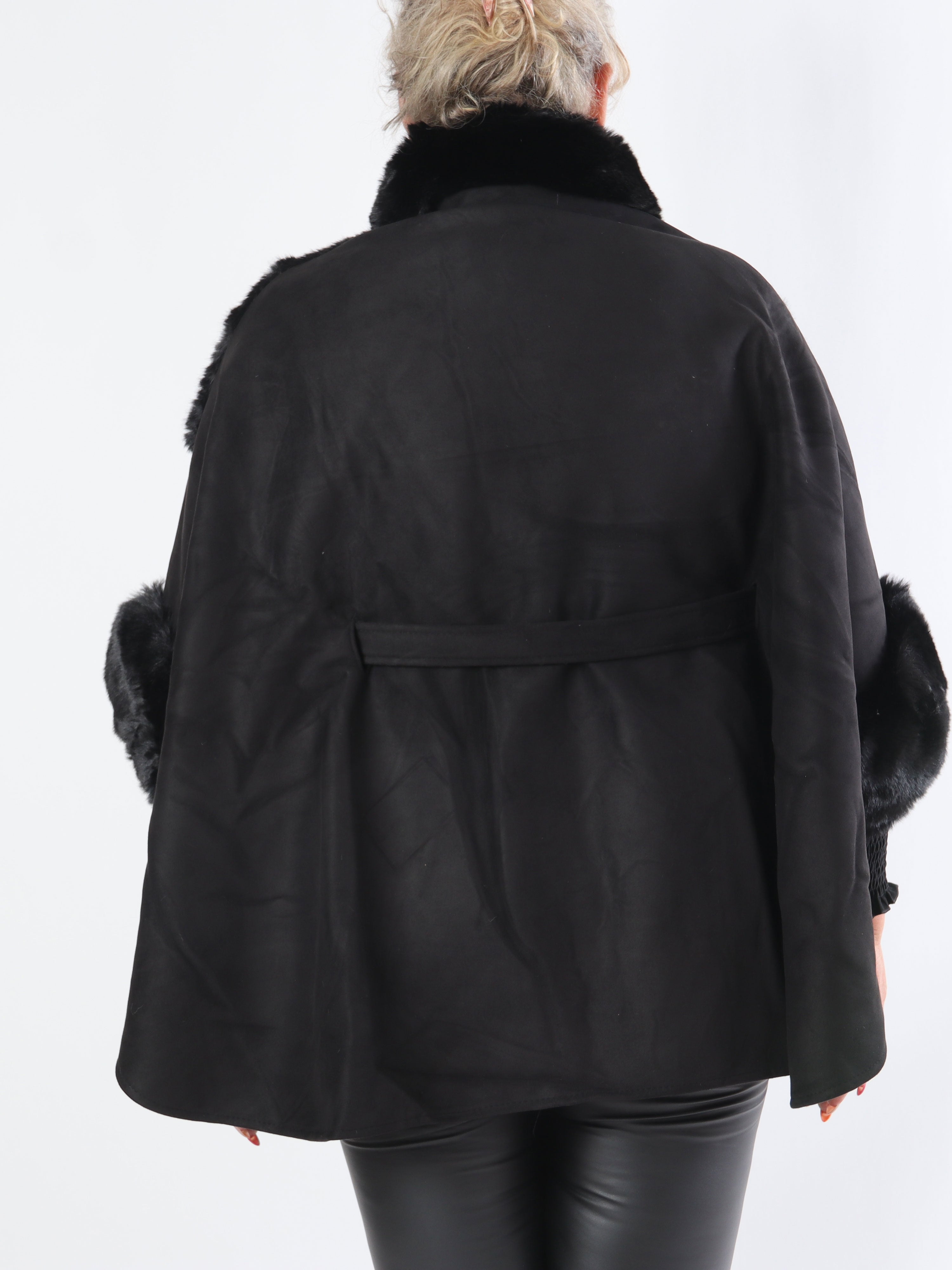 Cloud - Plus size poncho med faux fur