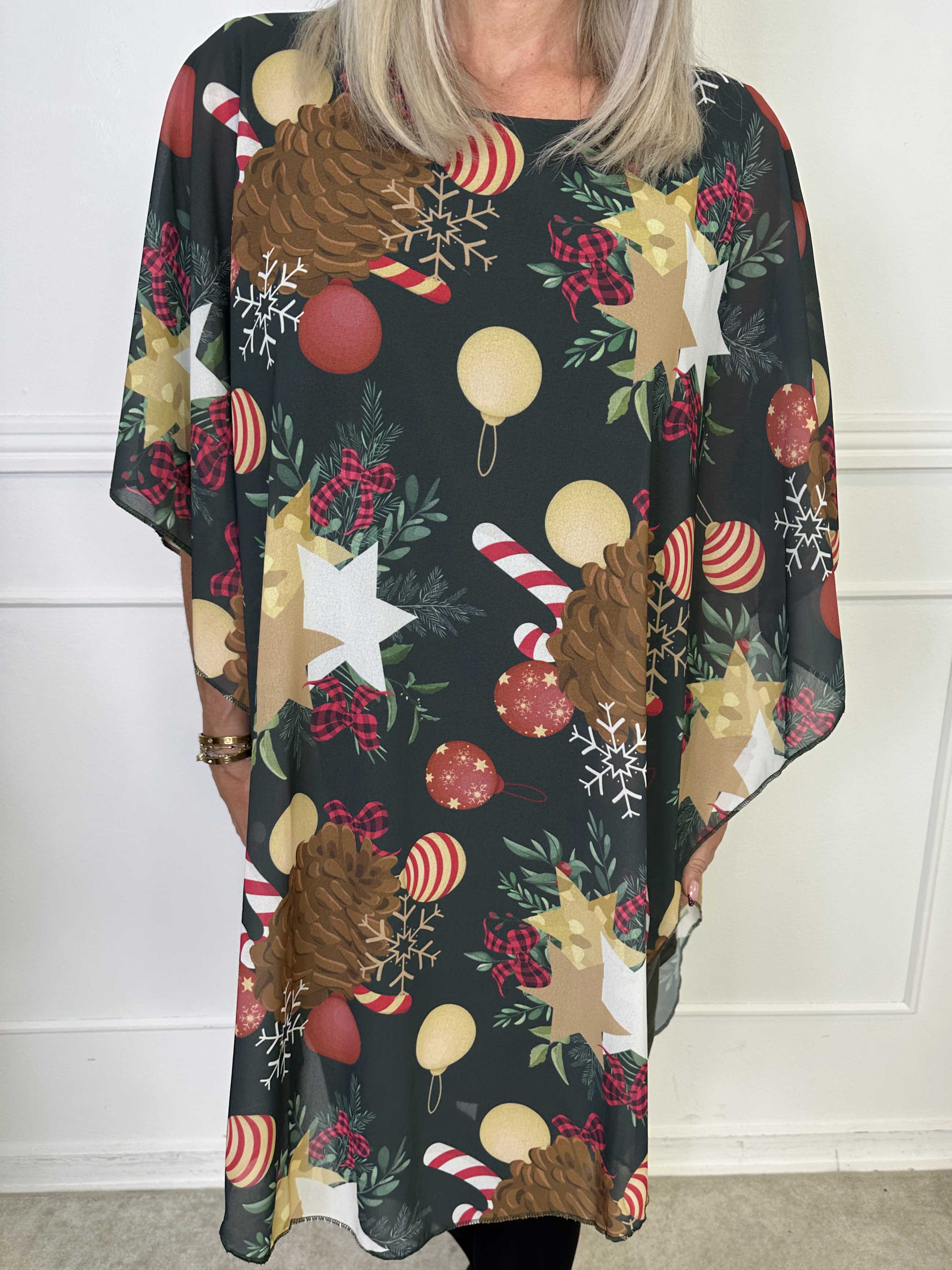 Kenya Pinecone - Tunikakjole med julemotiver på chiffonlaget