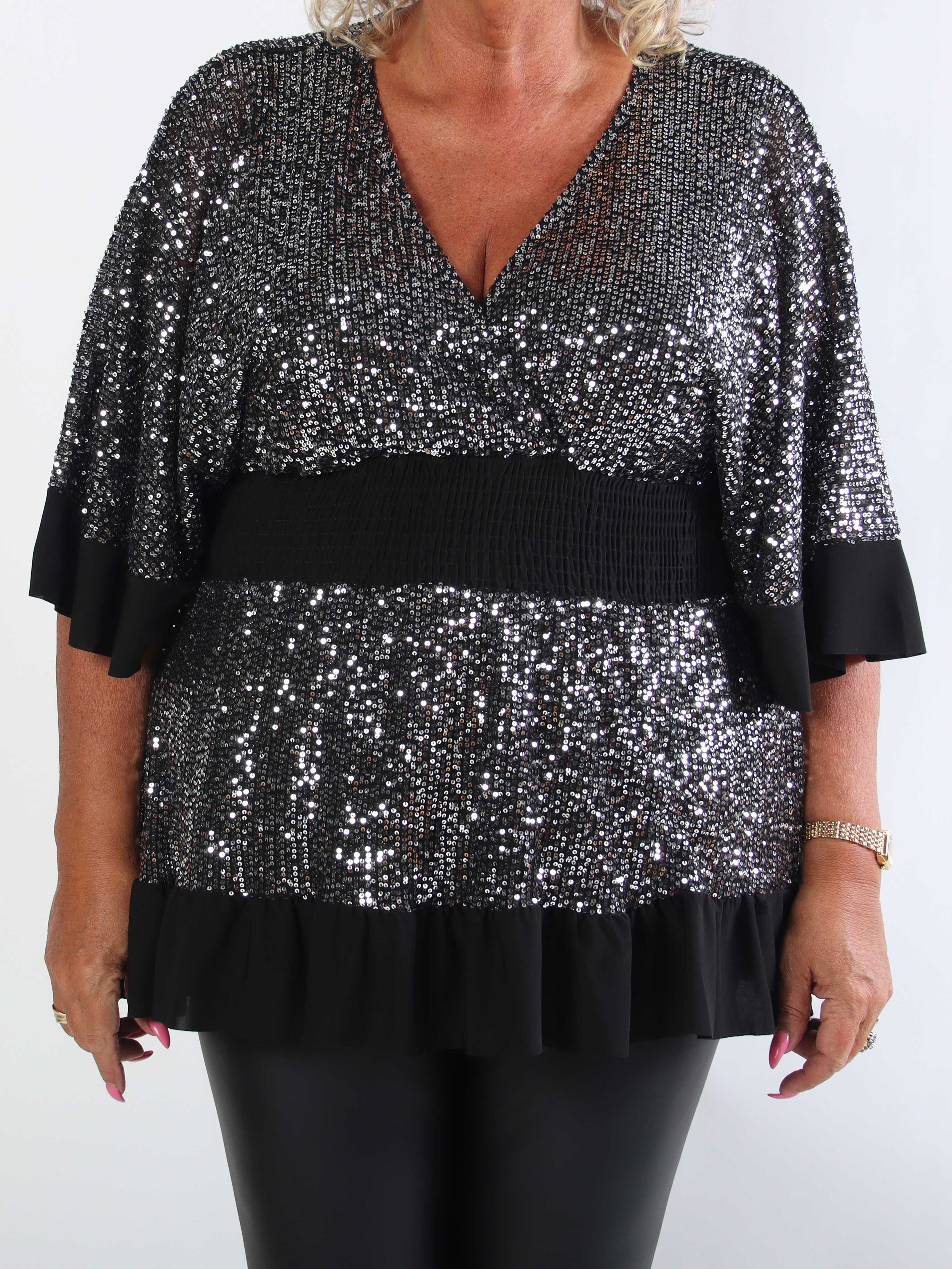 Pamela Glitter Shirt - Plus size paillettunika med smock og flæser