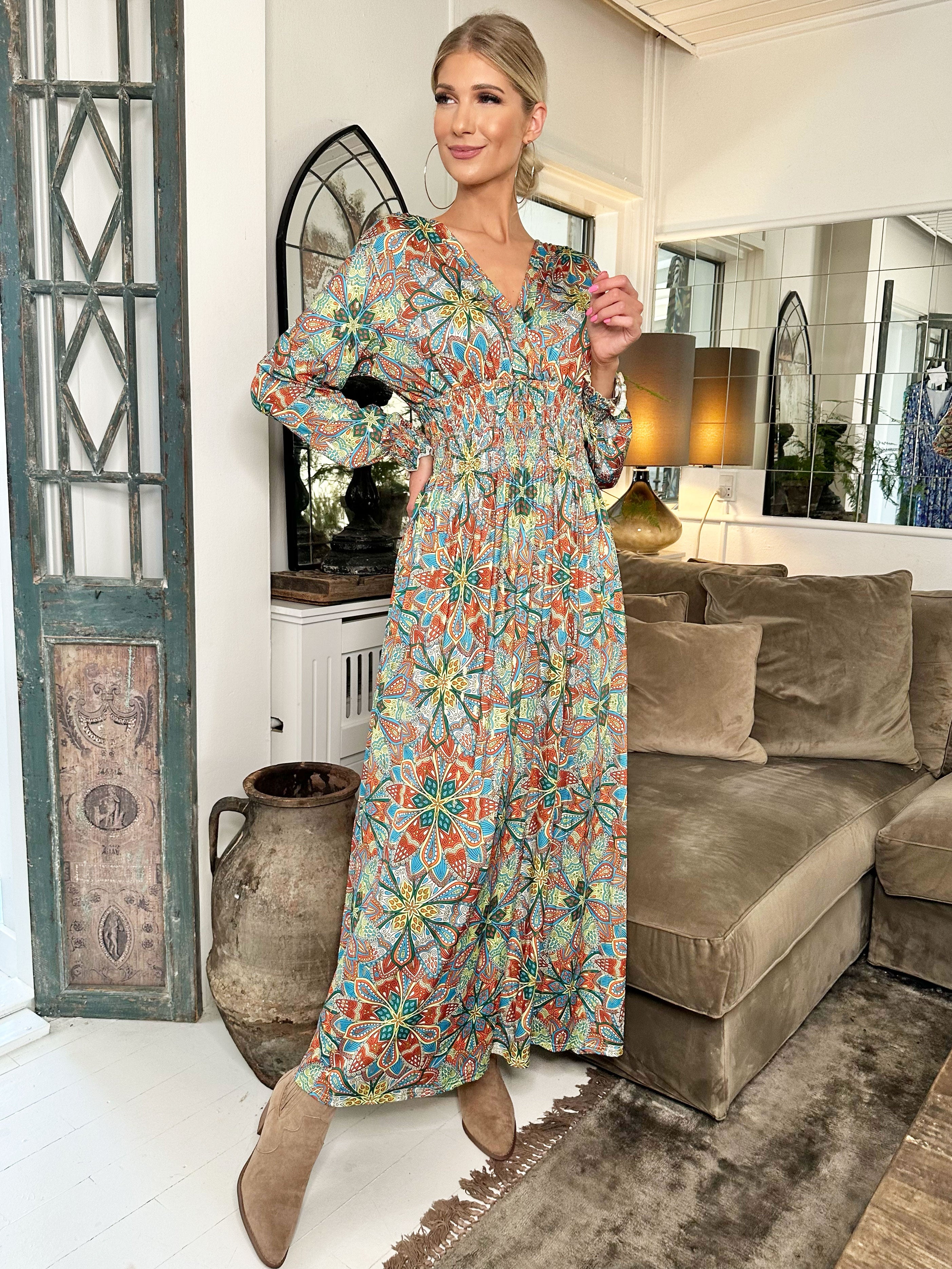 Pams Multi L/S - Lang elastisk kjole i krølfrit stof med lange ærmer