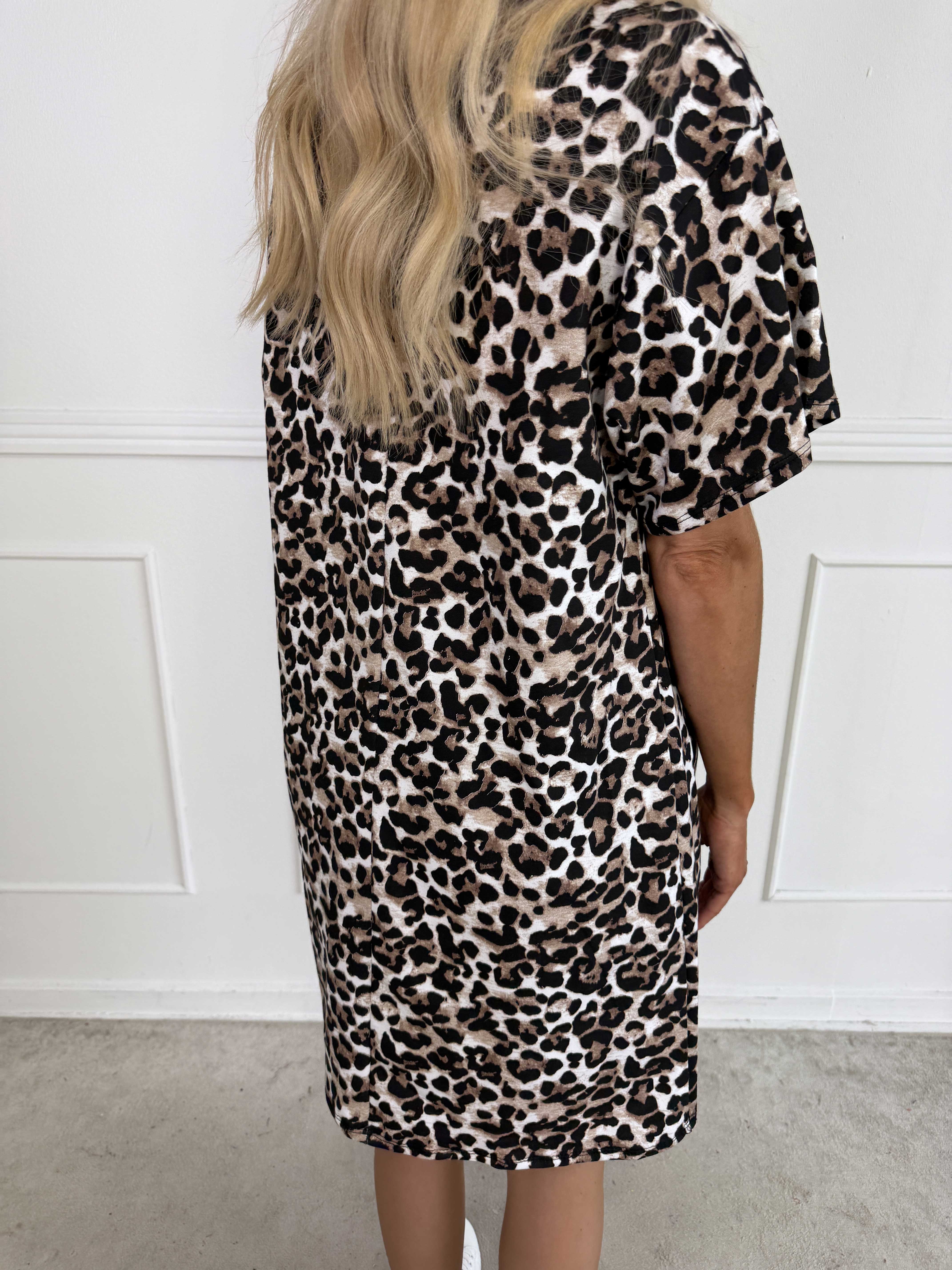 Malia Leo - T-shirt kjole i bomuld med COPENHAGEN tryk