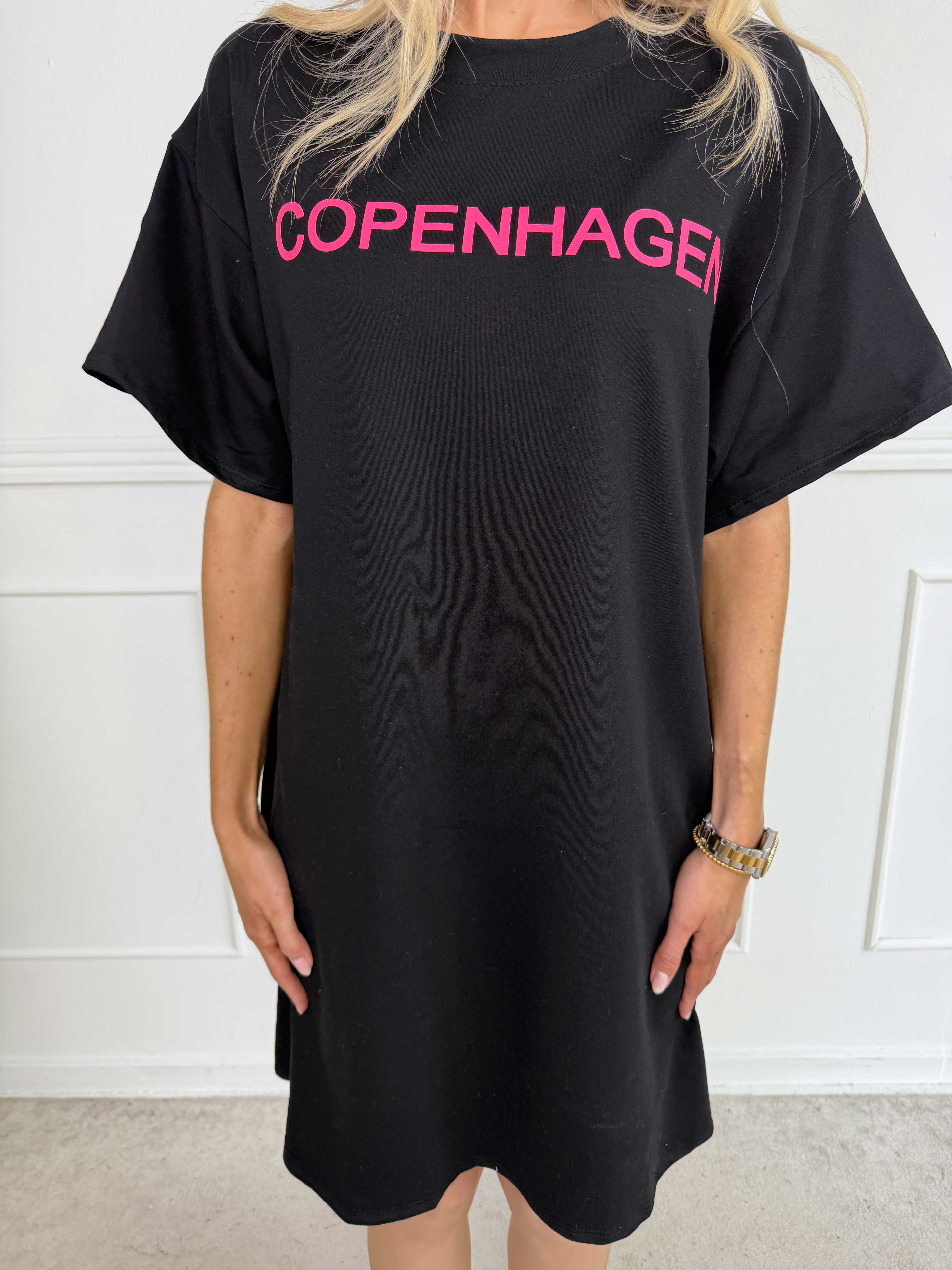 Malia - T-shirt kjole i bomuld med COPENHAGEN tryk
