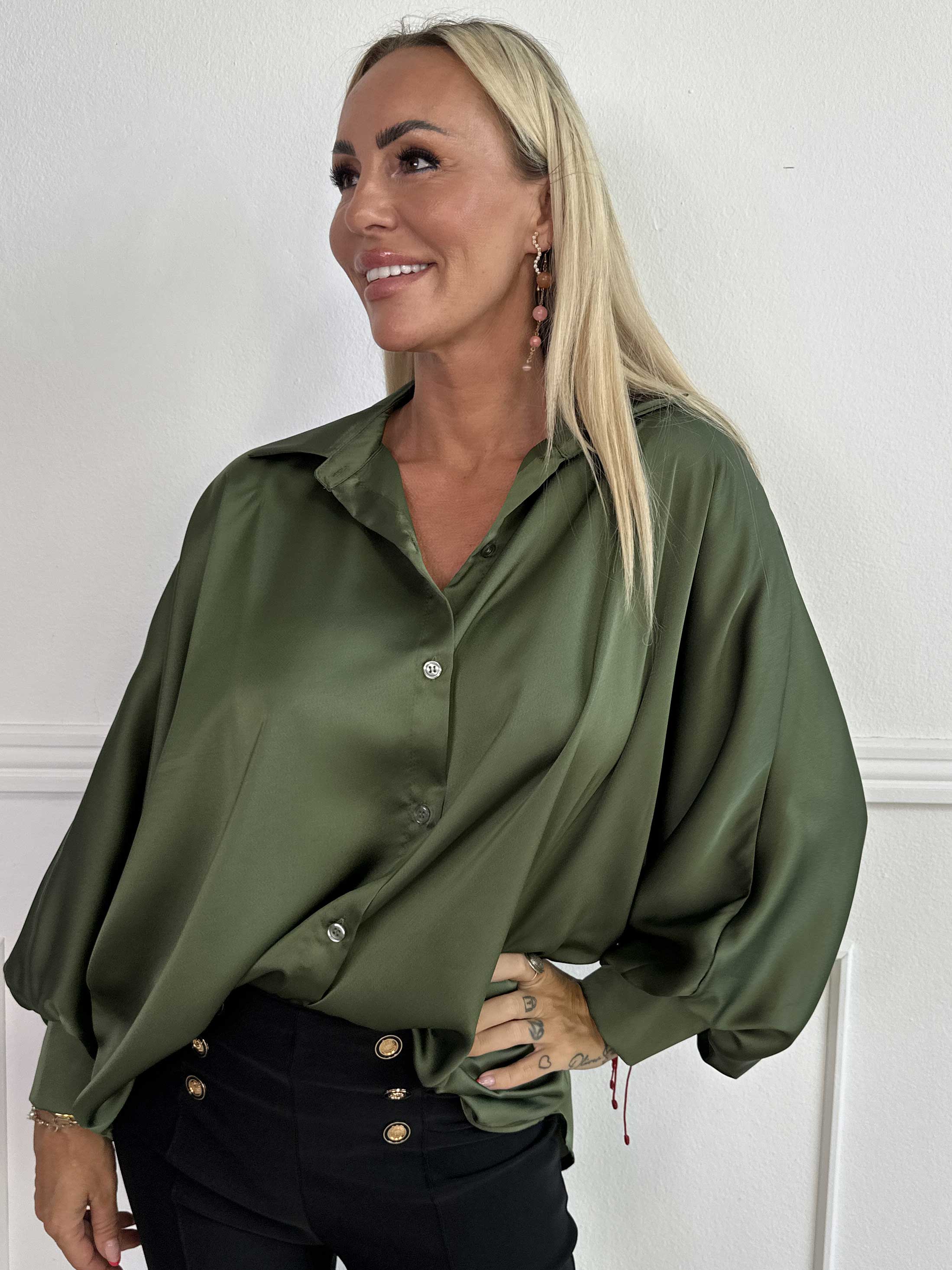 Feliciti - Shiny skjorte med flagermusærmer