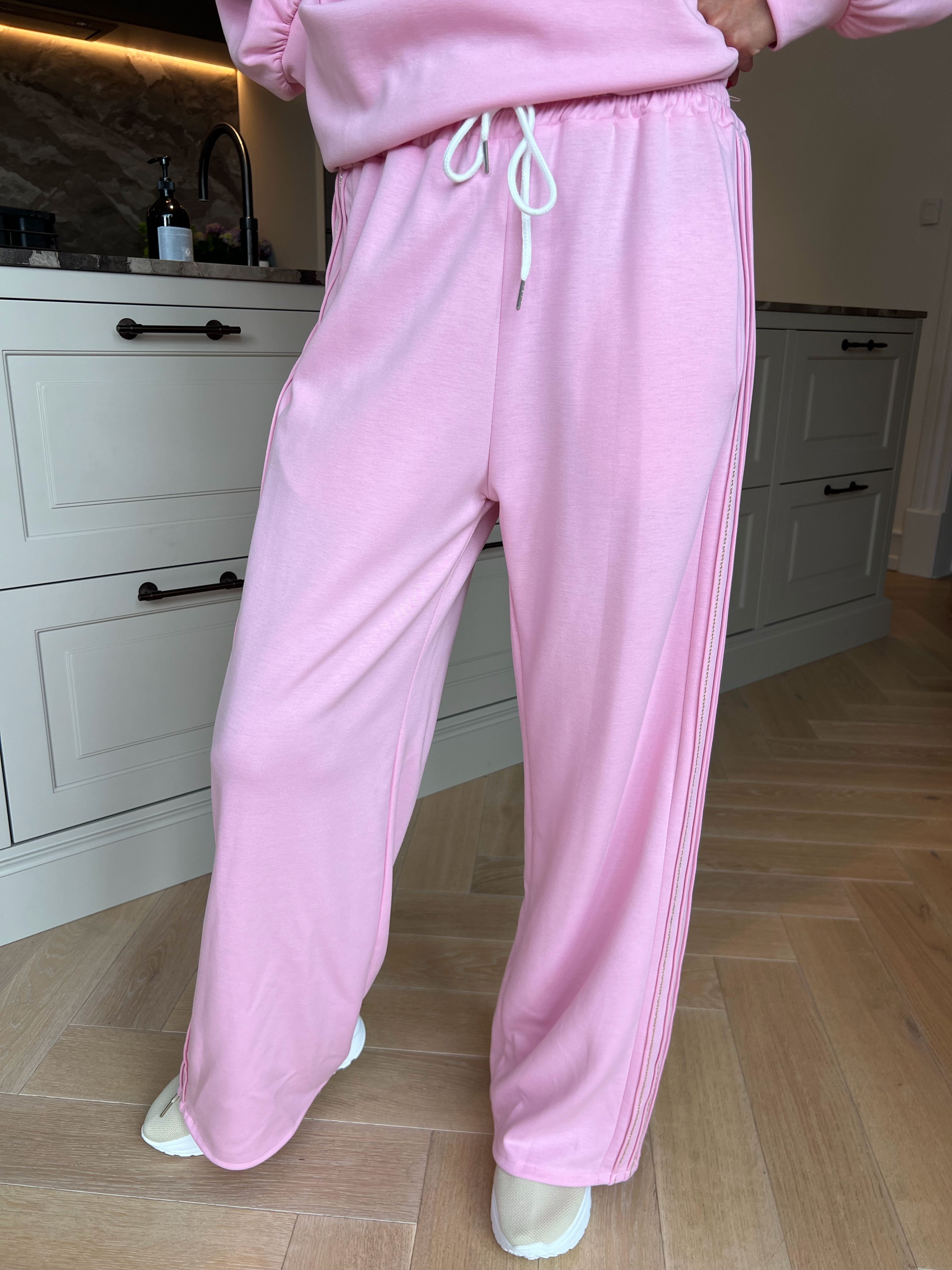 Dream - Blødeste joggingsæt i viskose med elegante gulddetaljer