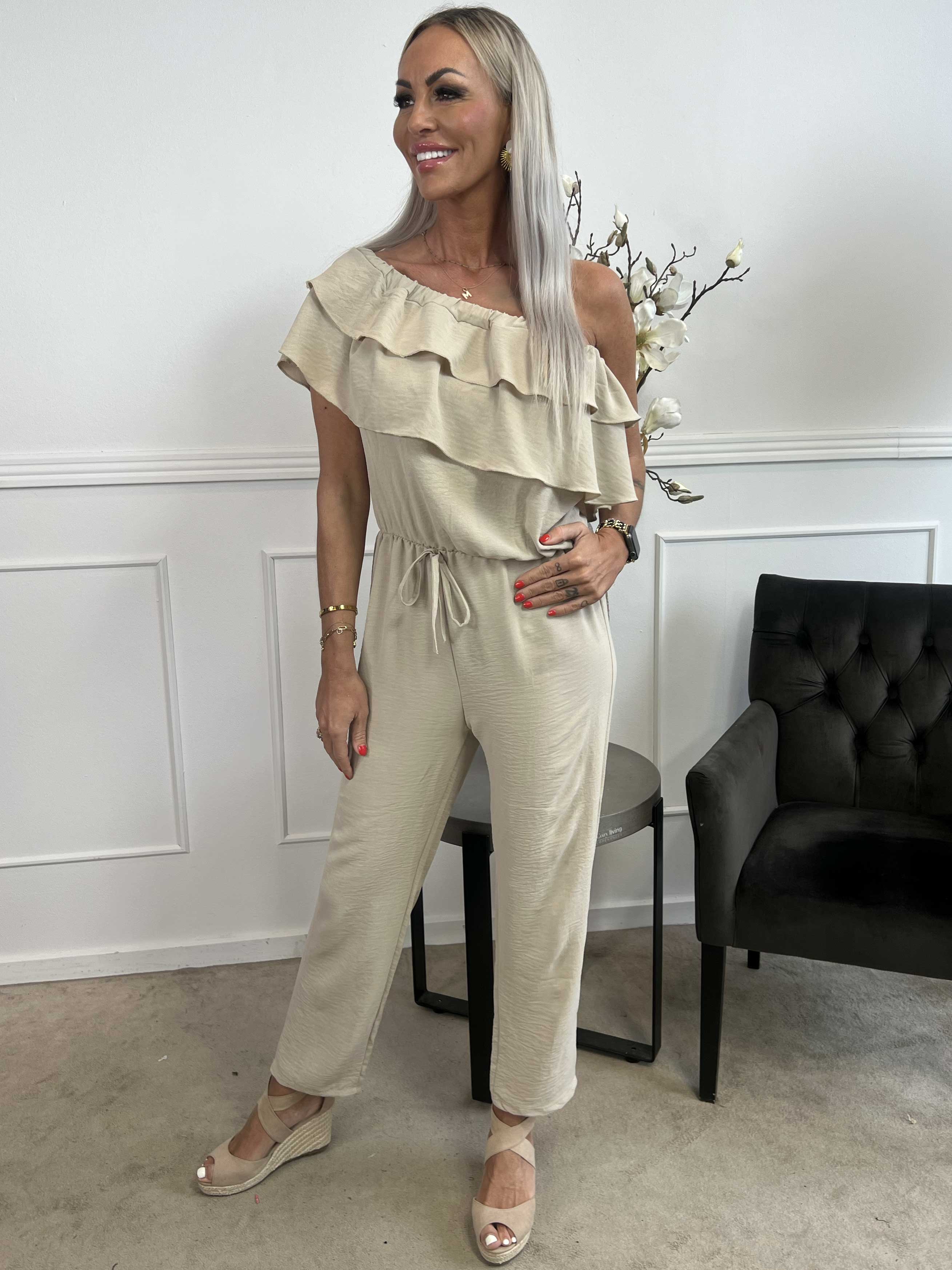 Loulou - Buksedragt med flæser og elastikkant