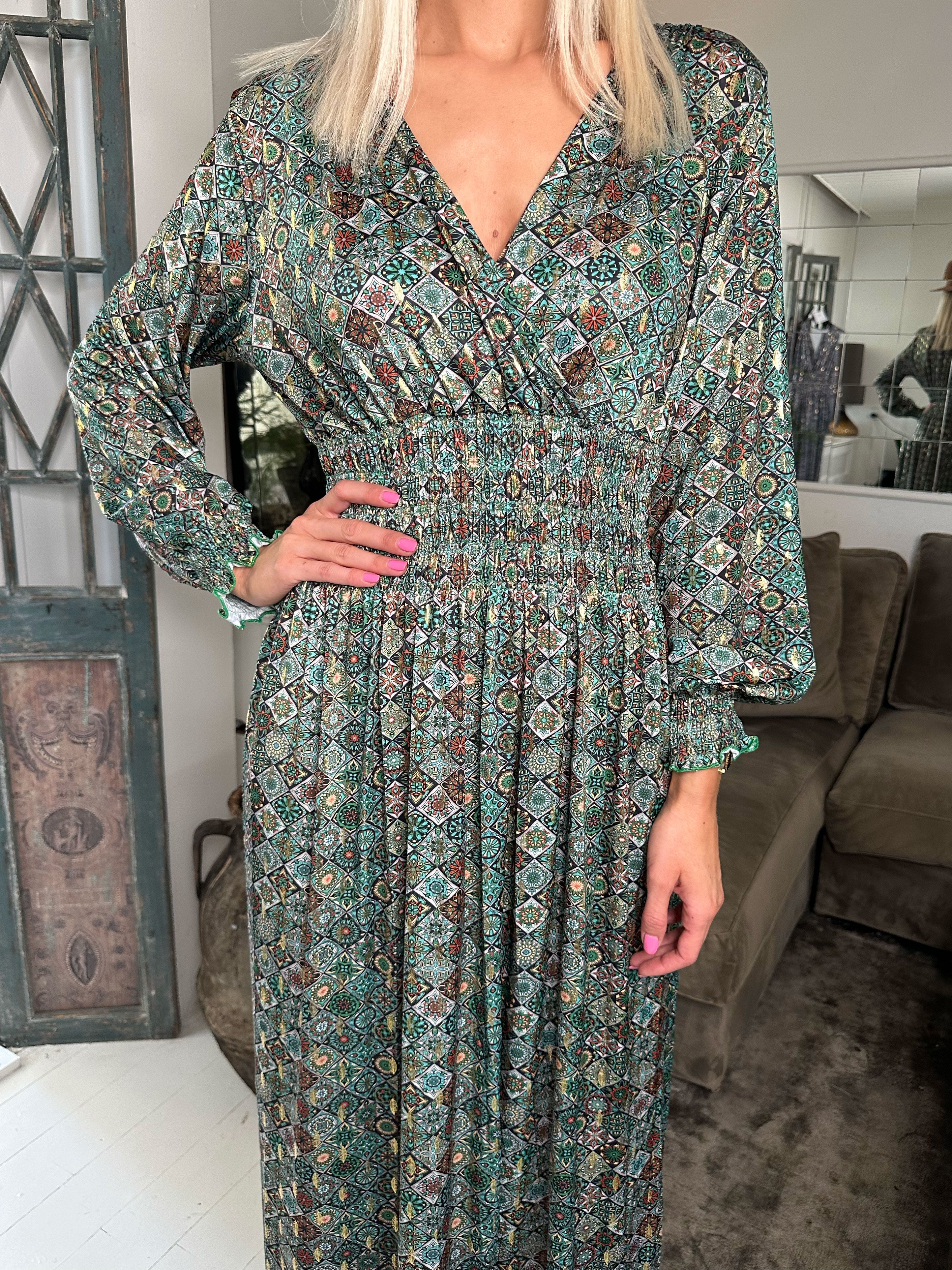 Pams Mosaic L/S - Lang elastisk kjole i krølfrit stof med lange ærmer