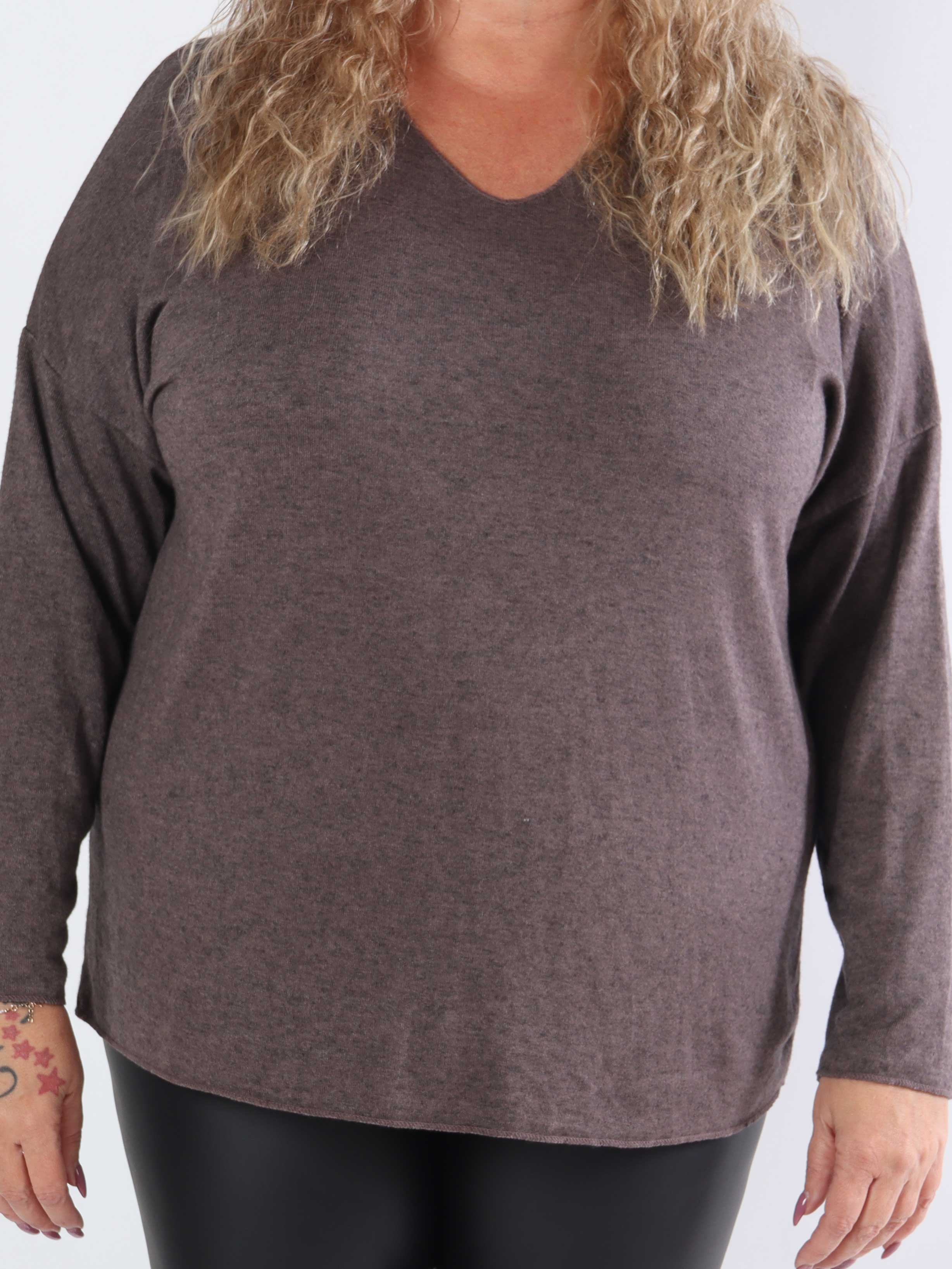 Djamila - Blød plus size bluse i viskose med v-udskæring