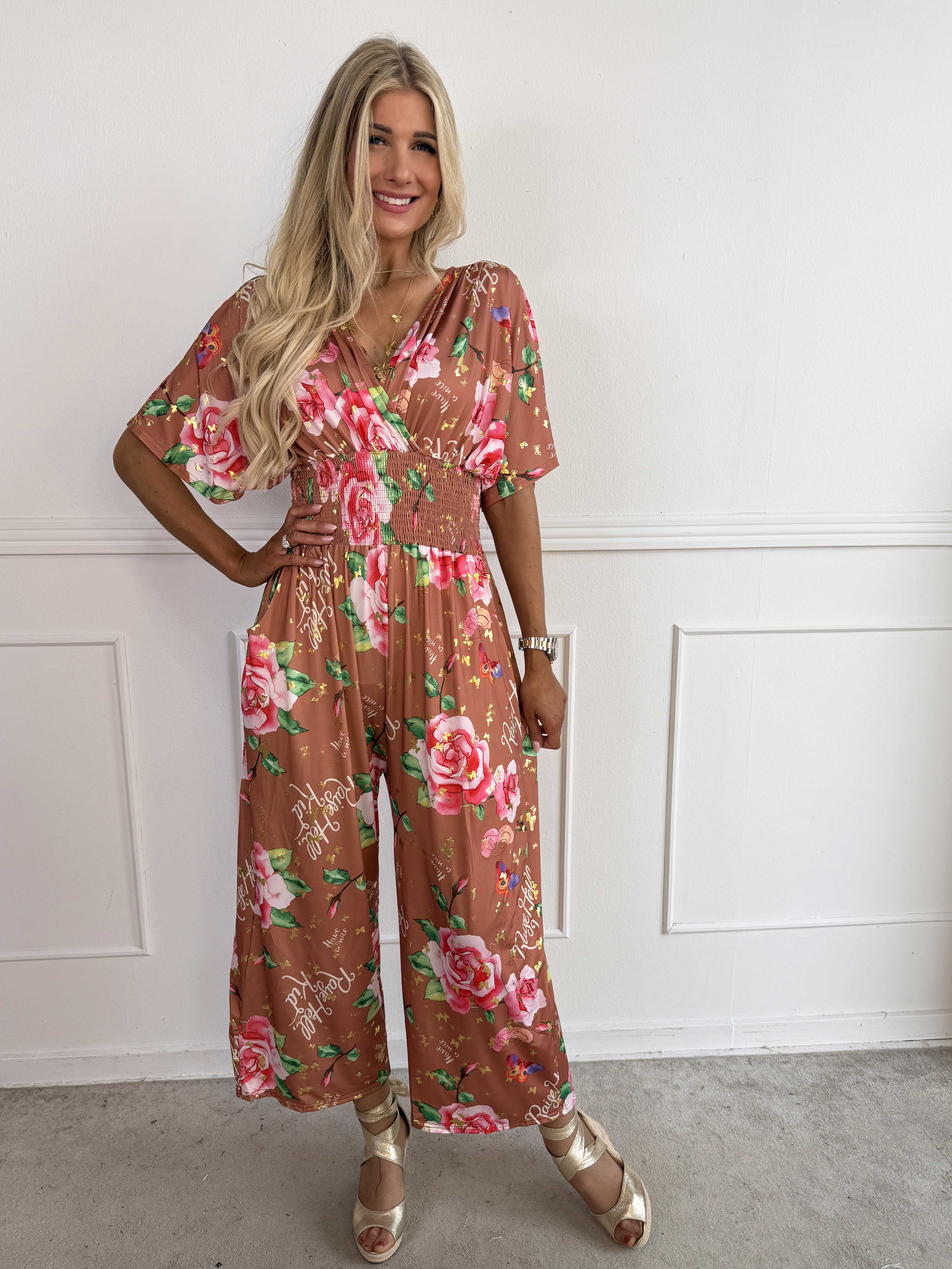 Pams Raise Jumpsuit - Plus size buksedragt med blomsterr og guldsommerfugle