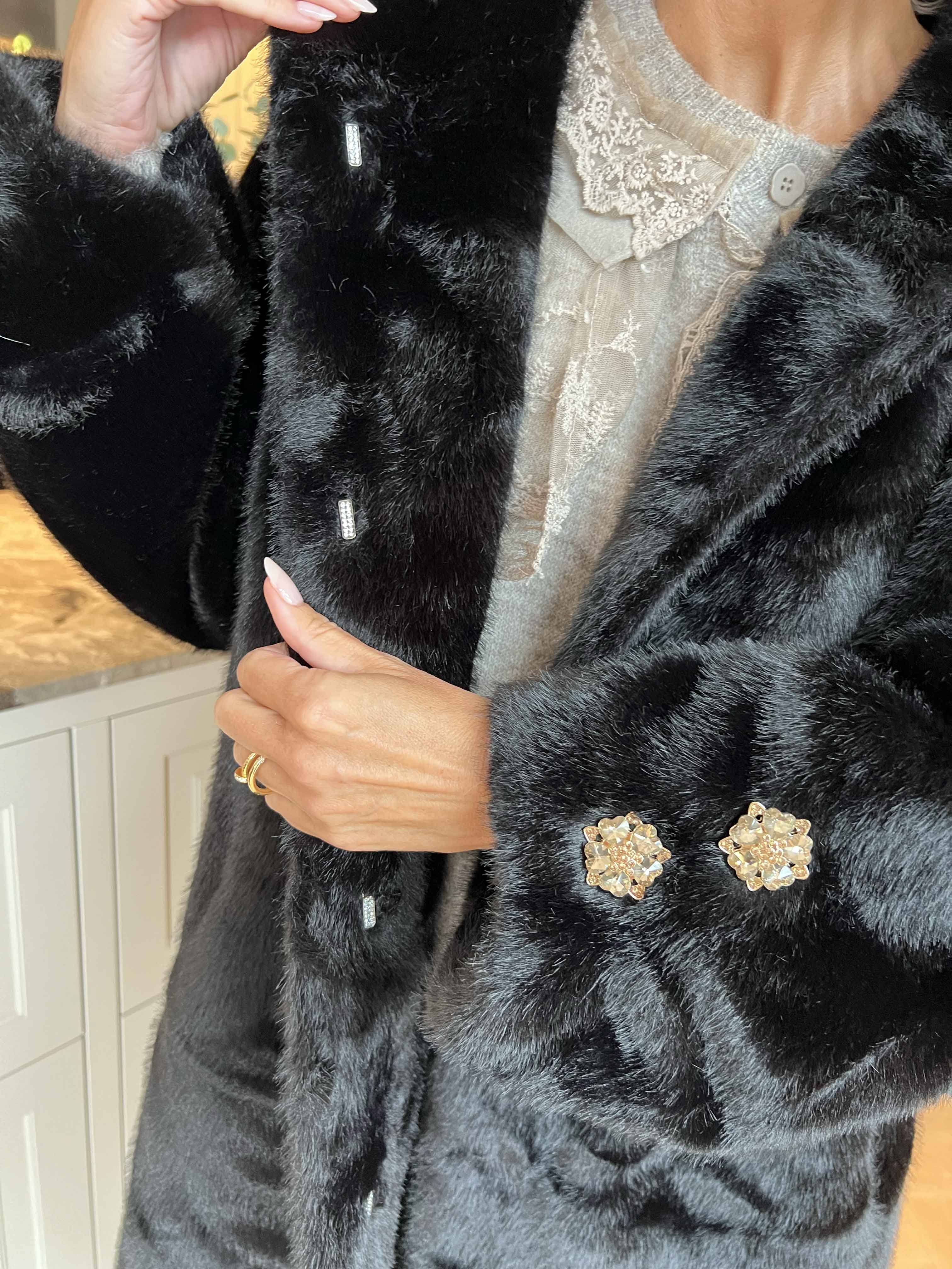 Brenda - Lækker blød faux fur frakke med stor hætte