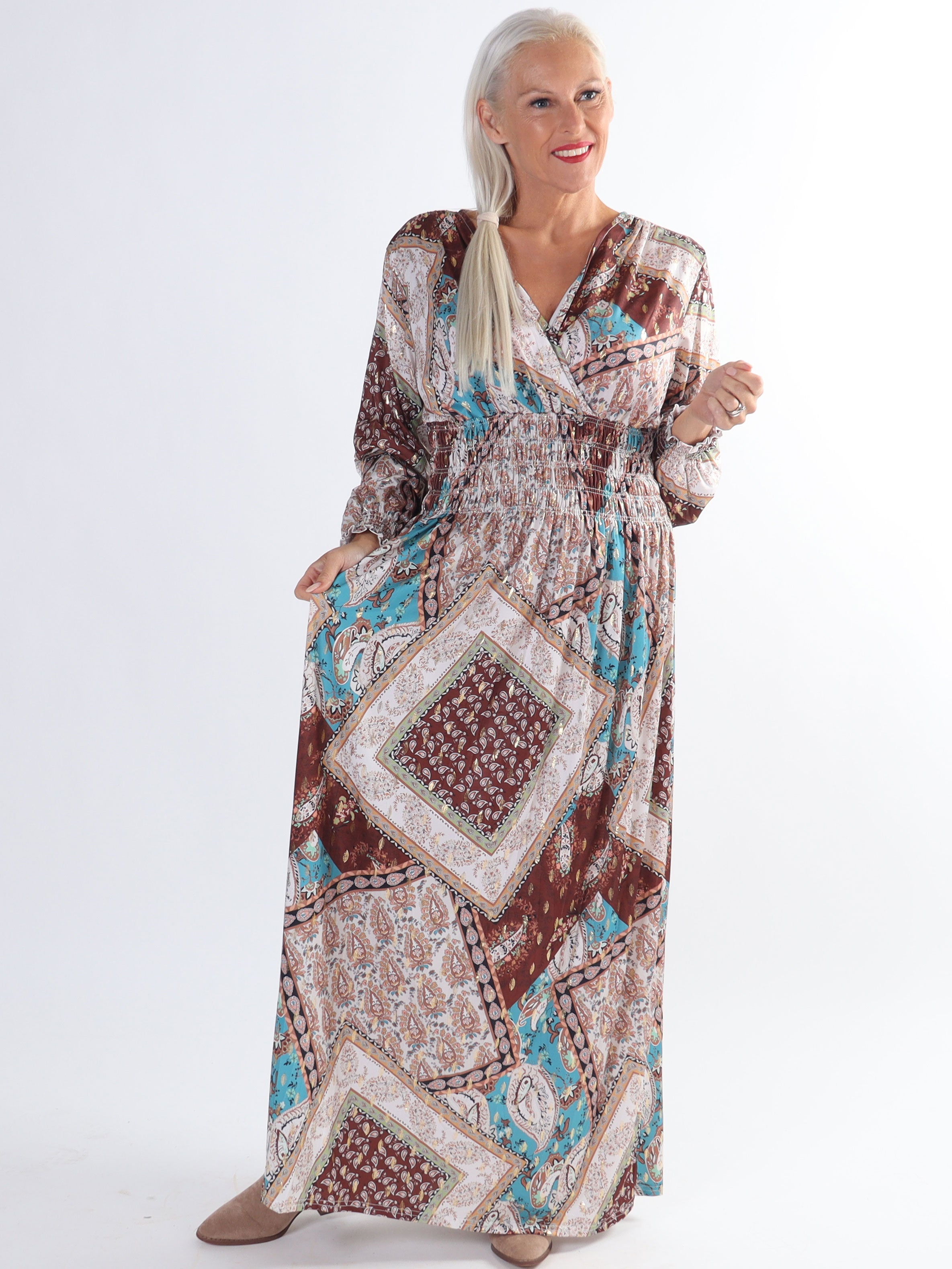 Pams Paisley L/S - Plus size elastisk kjole i krølfrit stof med lange ærmer