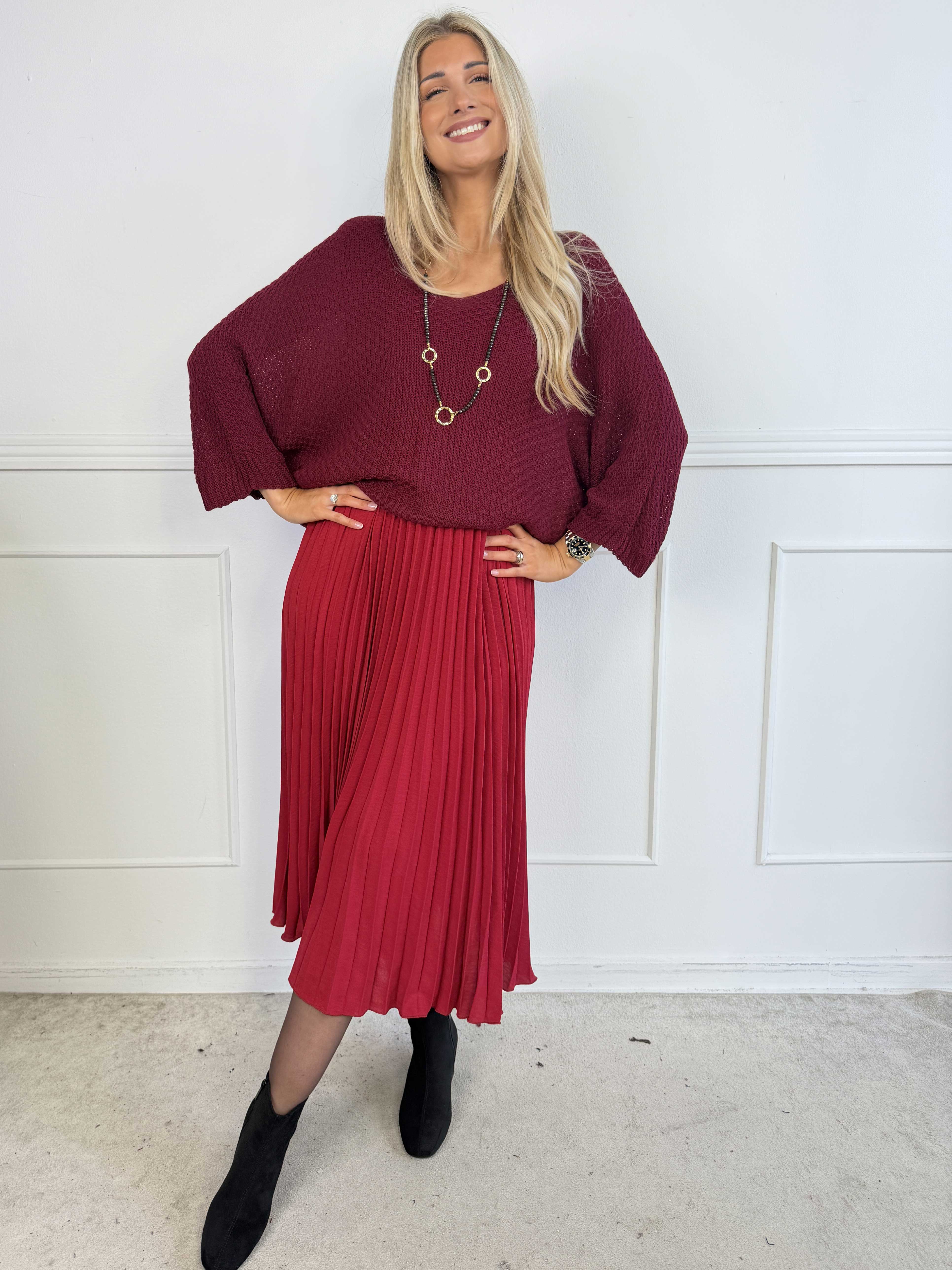 Nanna - Elegant todelt kjole i viskose med plisseret underdel og matchende strikbluse