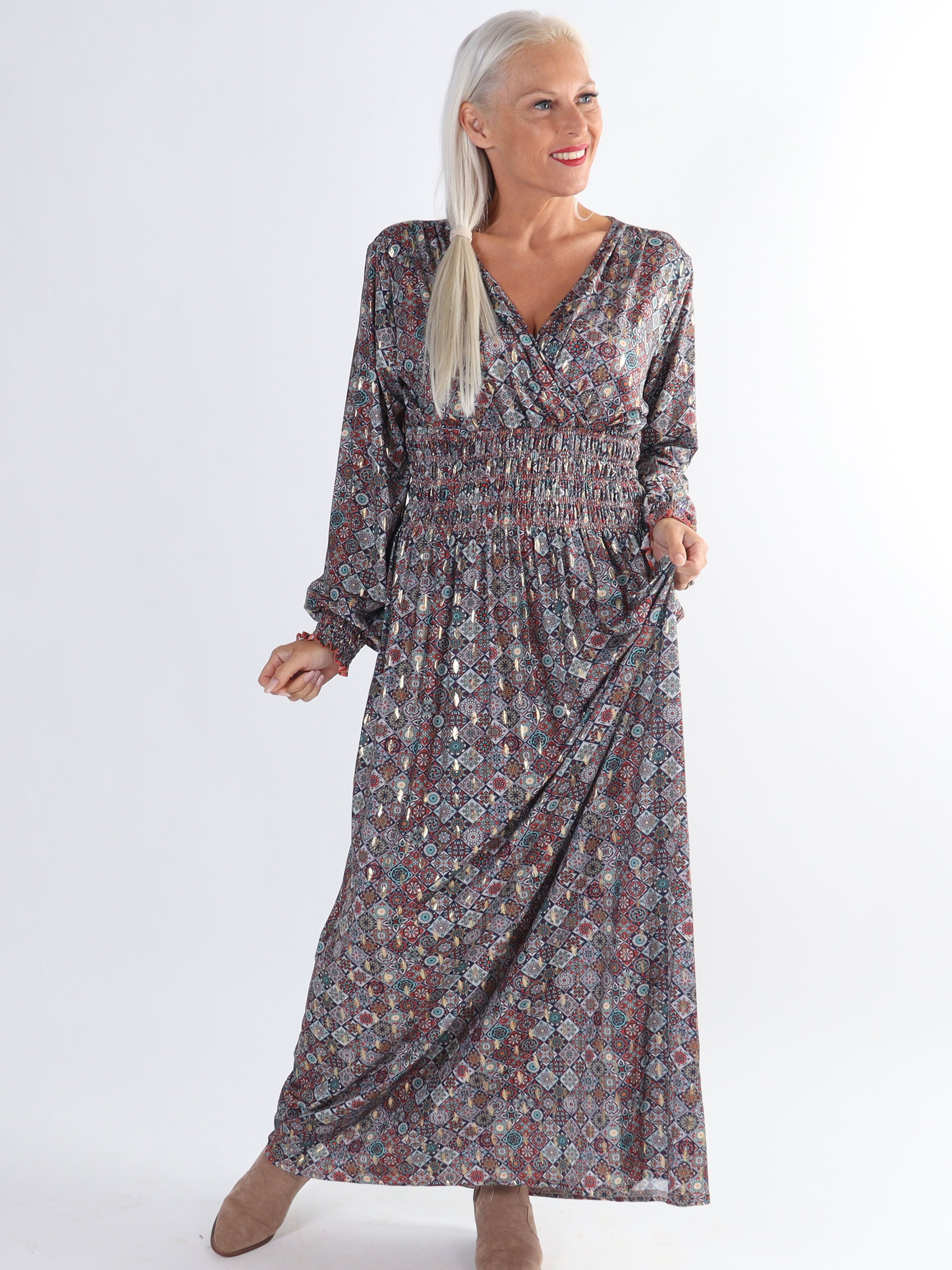 Pams Mosaic L/S - Plus size elastisk kjole i krølfrit stof med lange ærmer