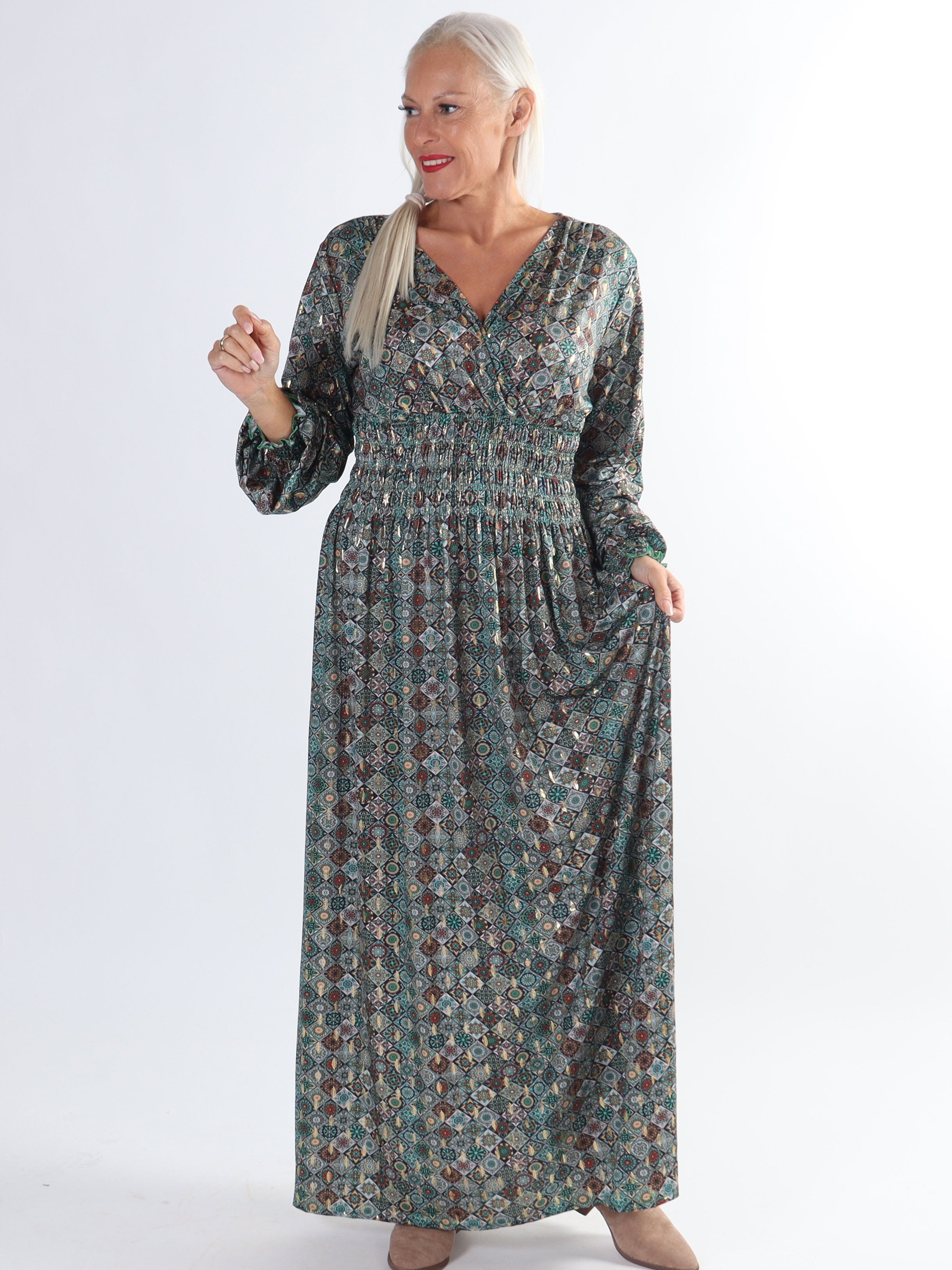 Pams Mosaic L/S - Plus size elastisk kjole i krølfrit stof med lange ærmer