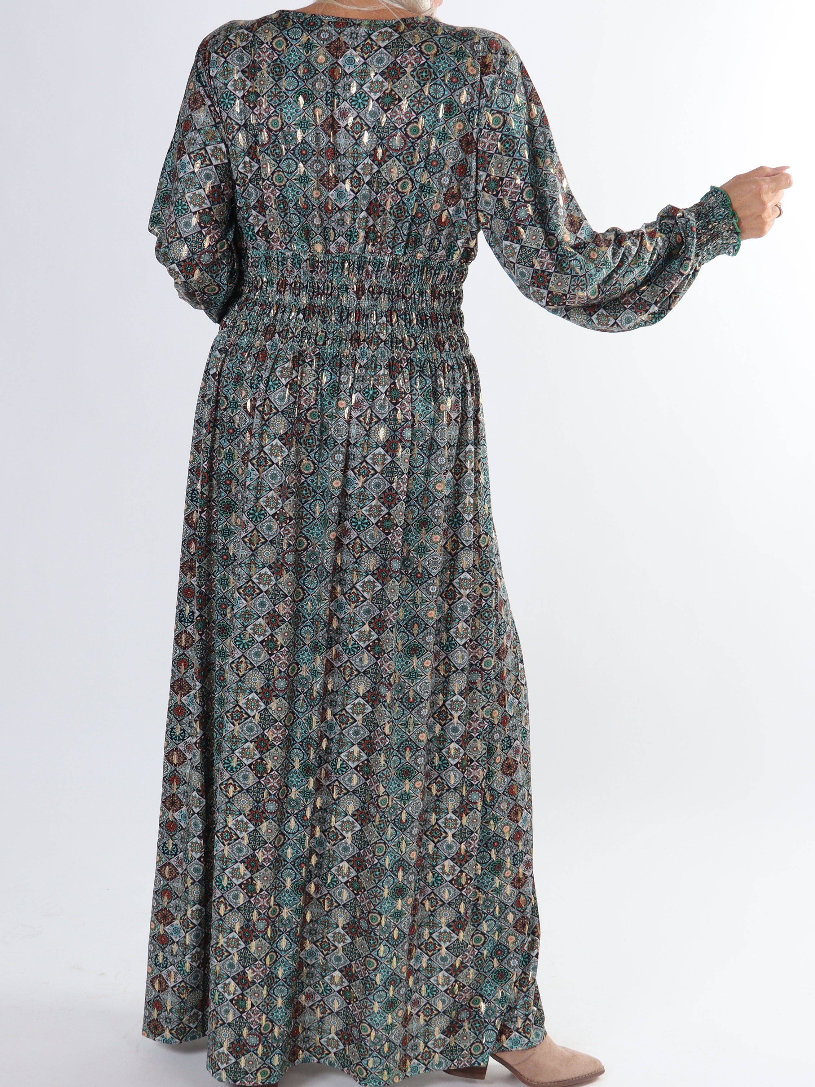 Pams Mosaic L/S - Plus size elastisk kjole i krølfrit stof med lange ærmer