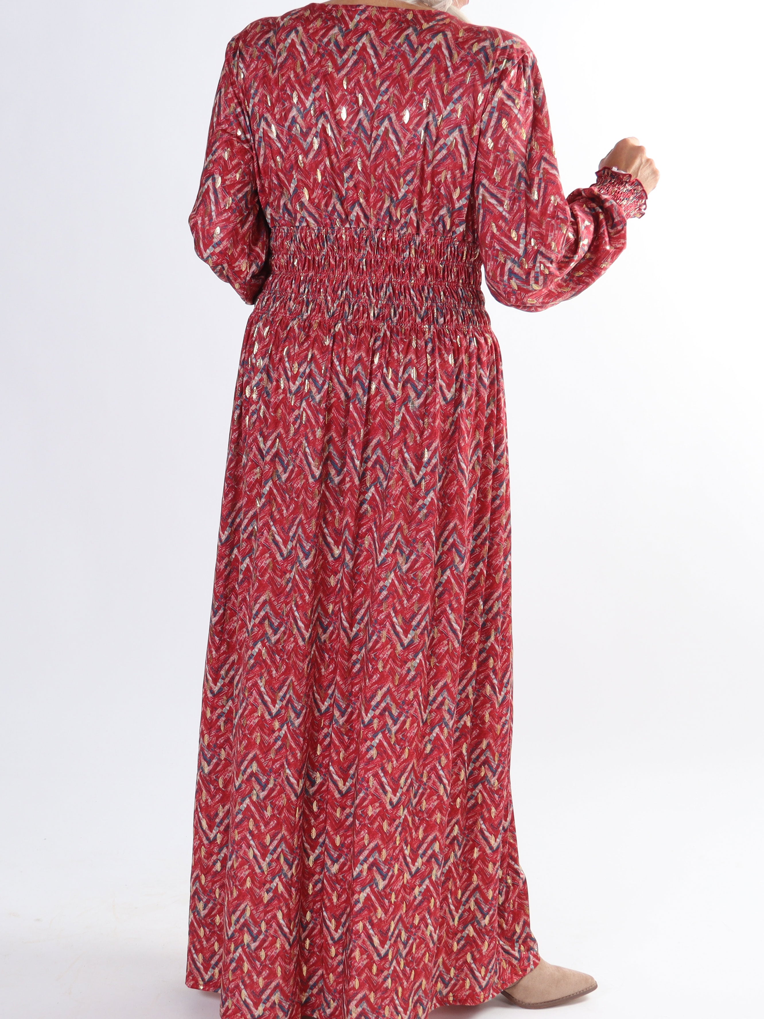 Pams ZigZag L/S - Plus size elastisk kjole i krølfrit stof med lange ærmer