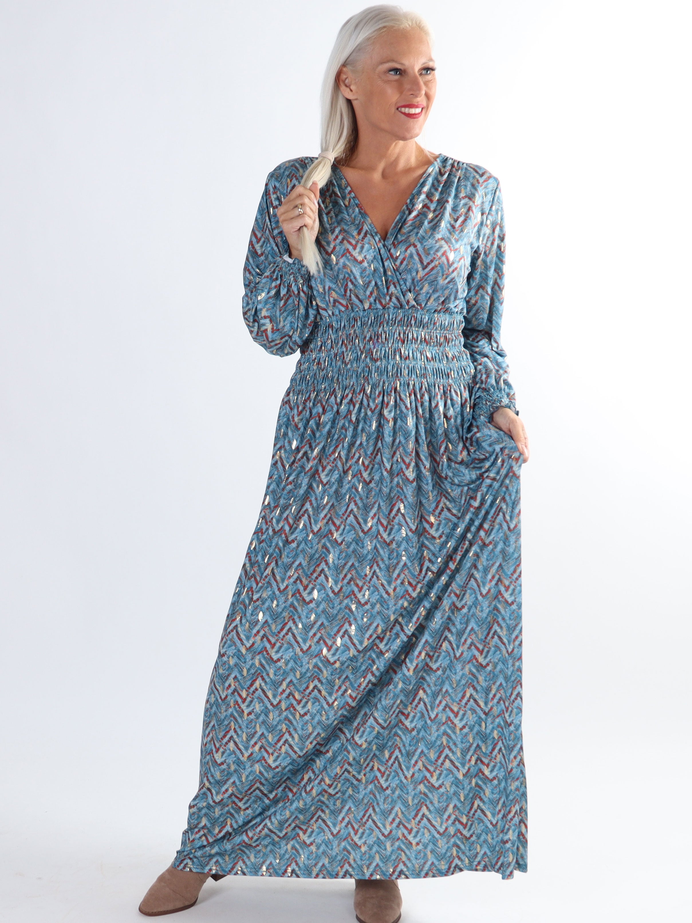 Pams ZigZag L/S - Plus size elastisk kjole i krølfrit stof med lange ærmer