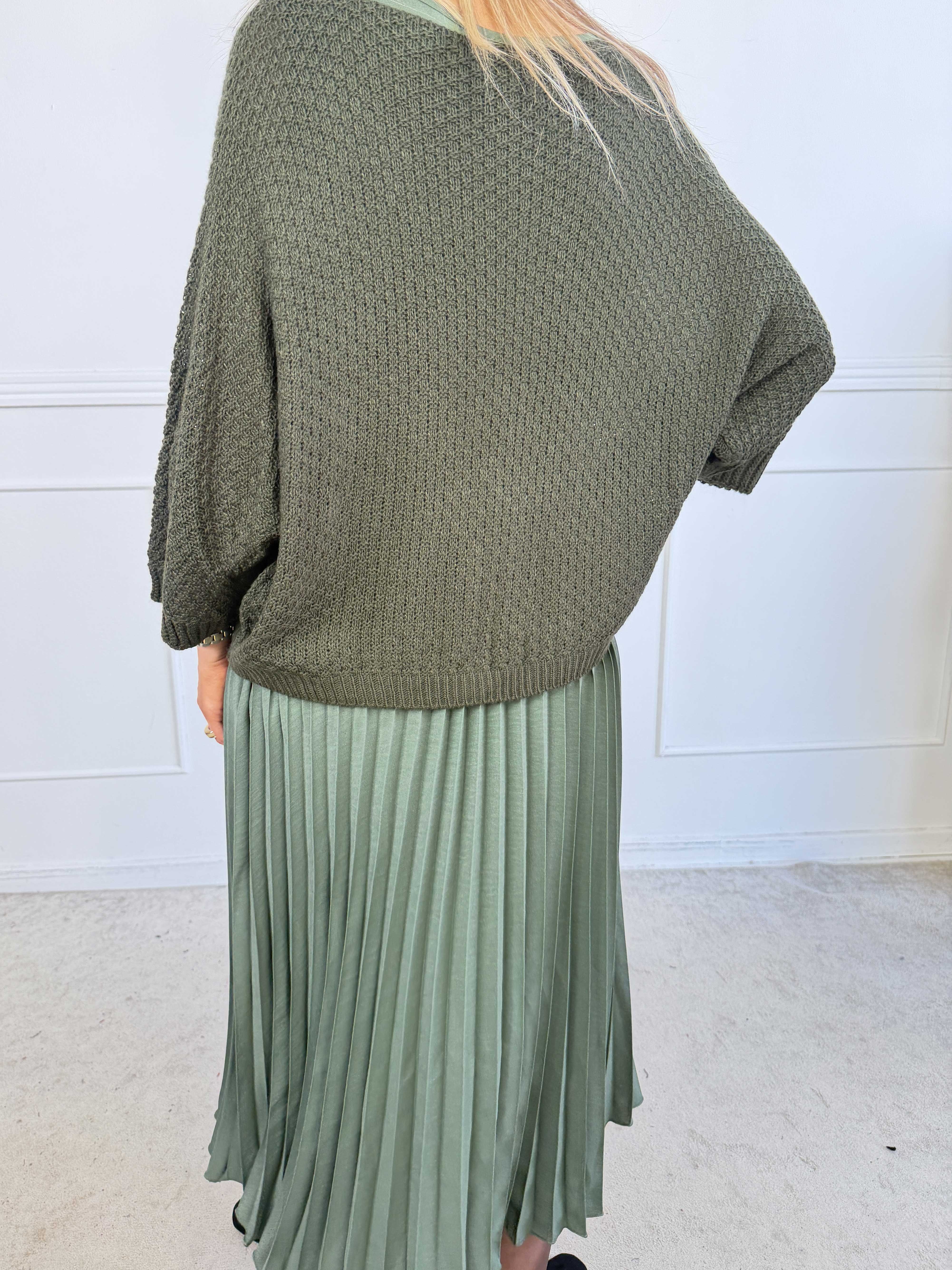 Nanna - Elegant todelt kjole i viskose med plisseret underdel og matchende strikbluse