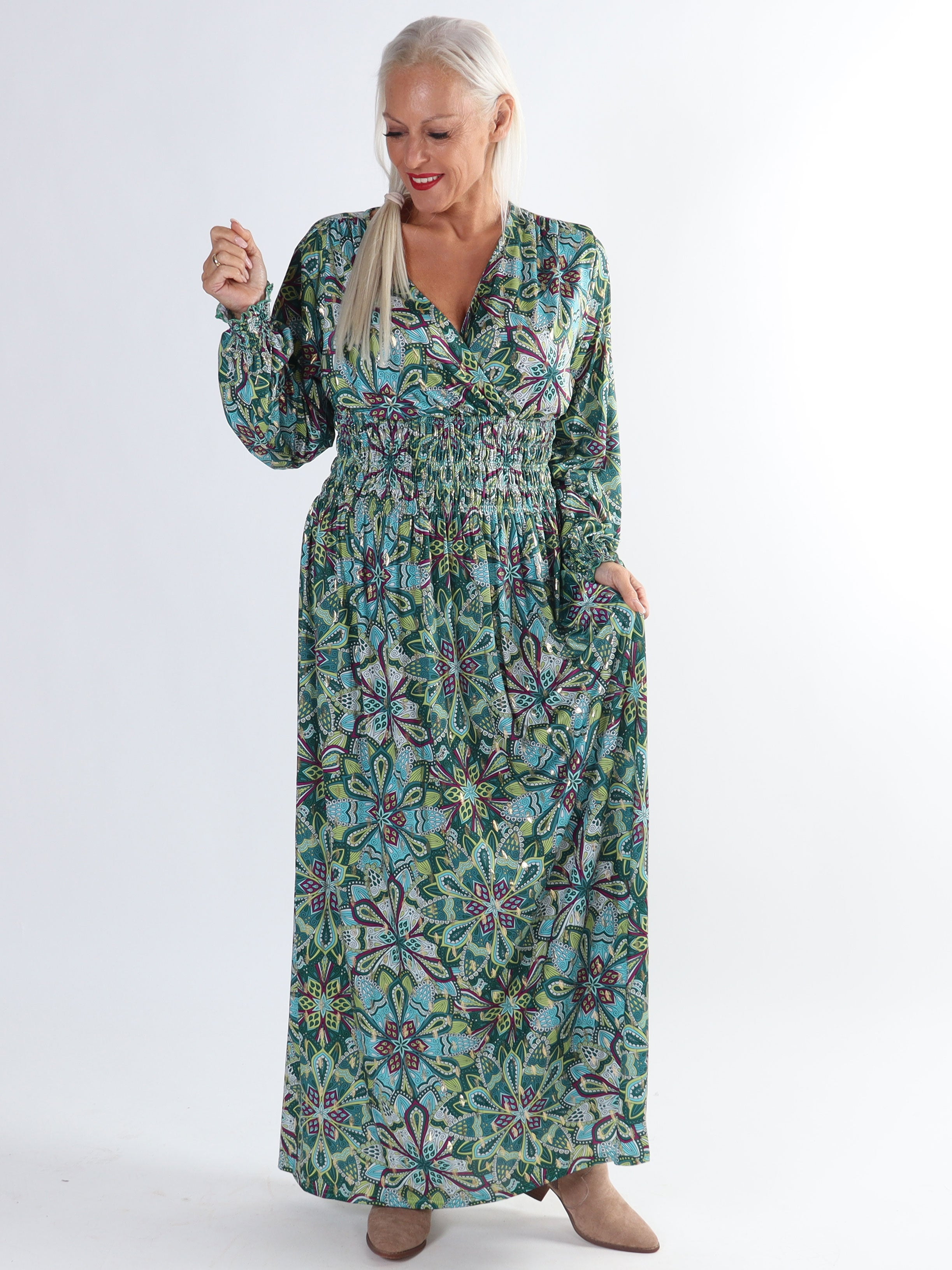 Pams Multi L/S - Plus size elastisk kjole i krølfrit stof med lange ærmer