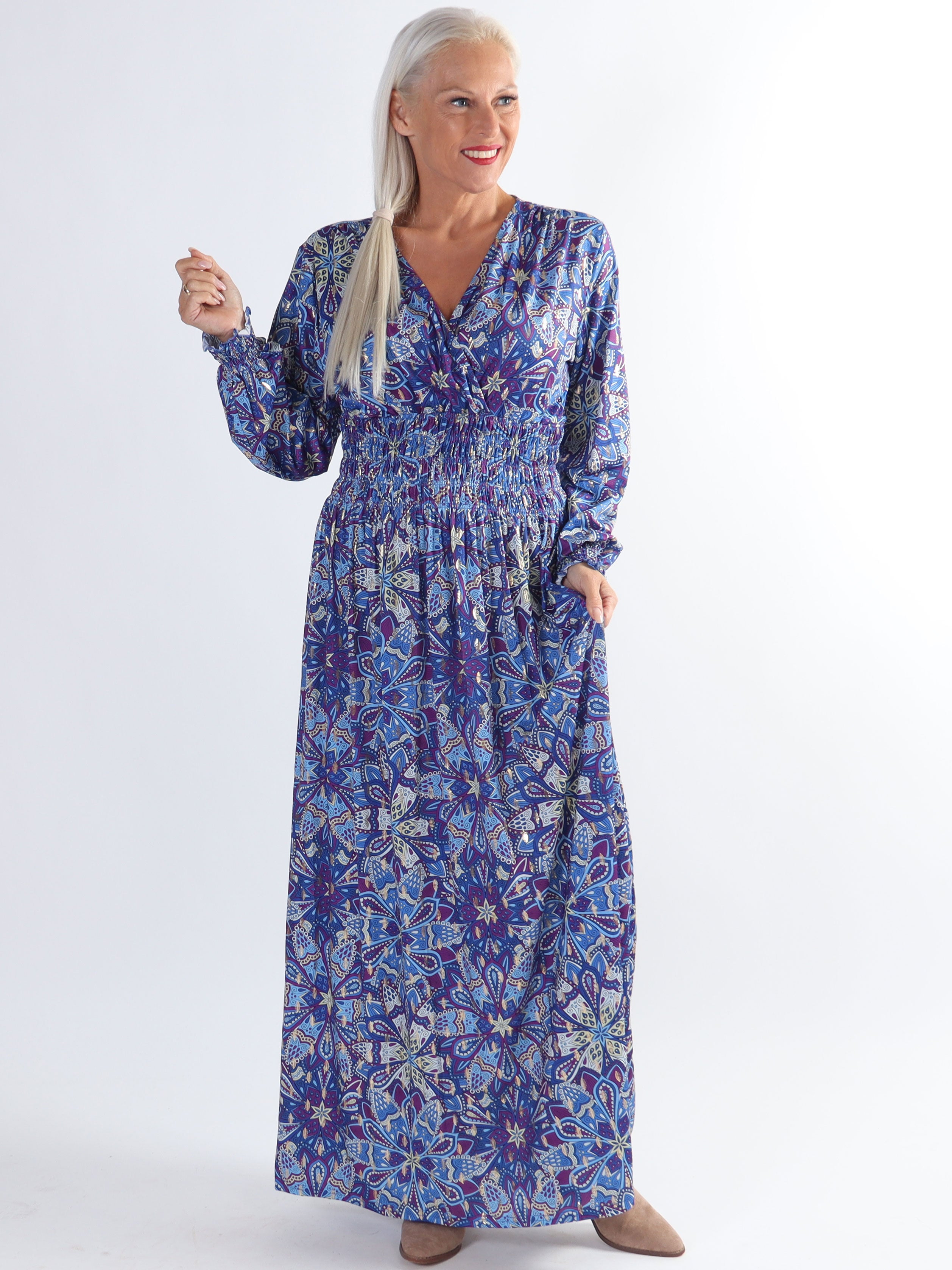 Pams Multi L/S - Plus size elastisk kjole i krølfrit stof med lange ærmer