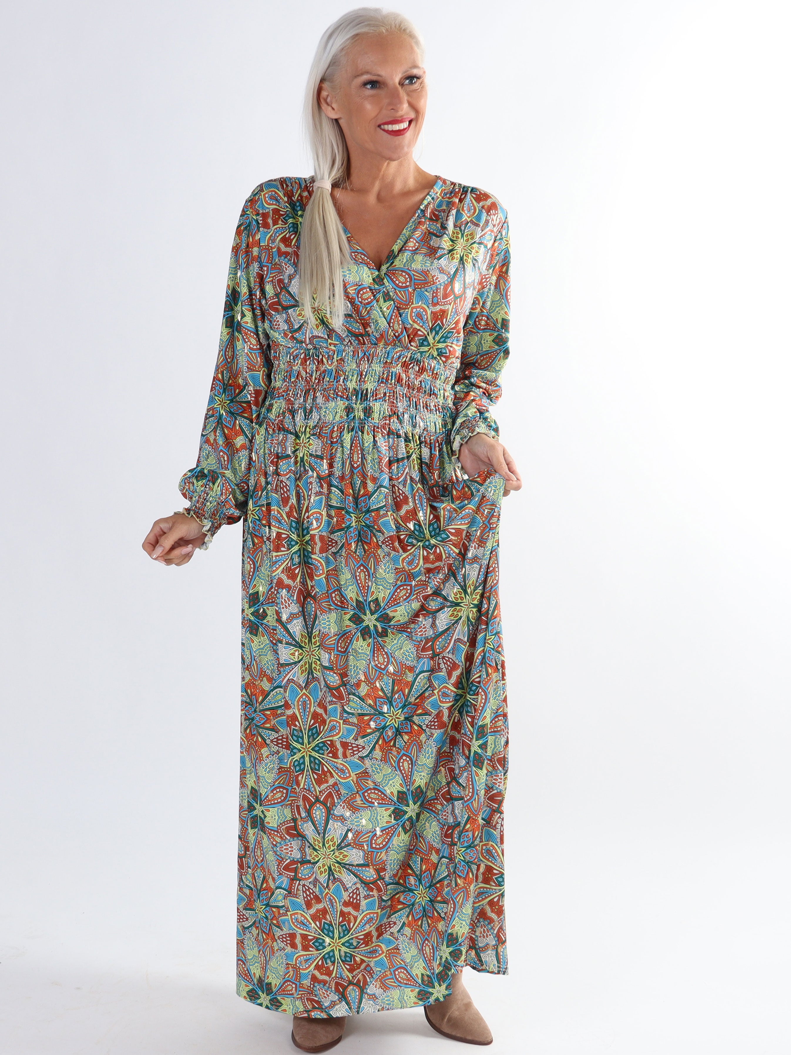 Pams Multi L/S - Plus size elastisk kjole i krølfrit stof med lange ærmer