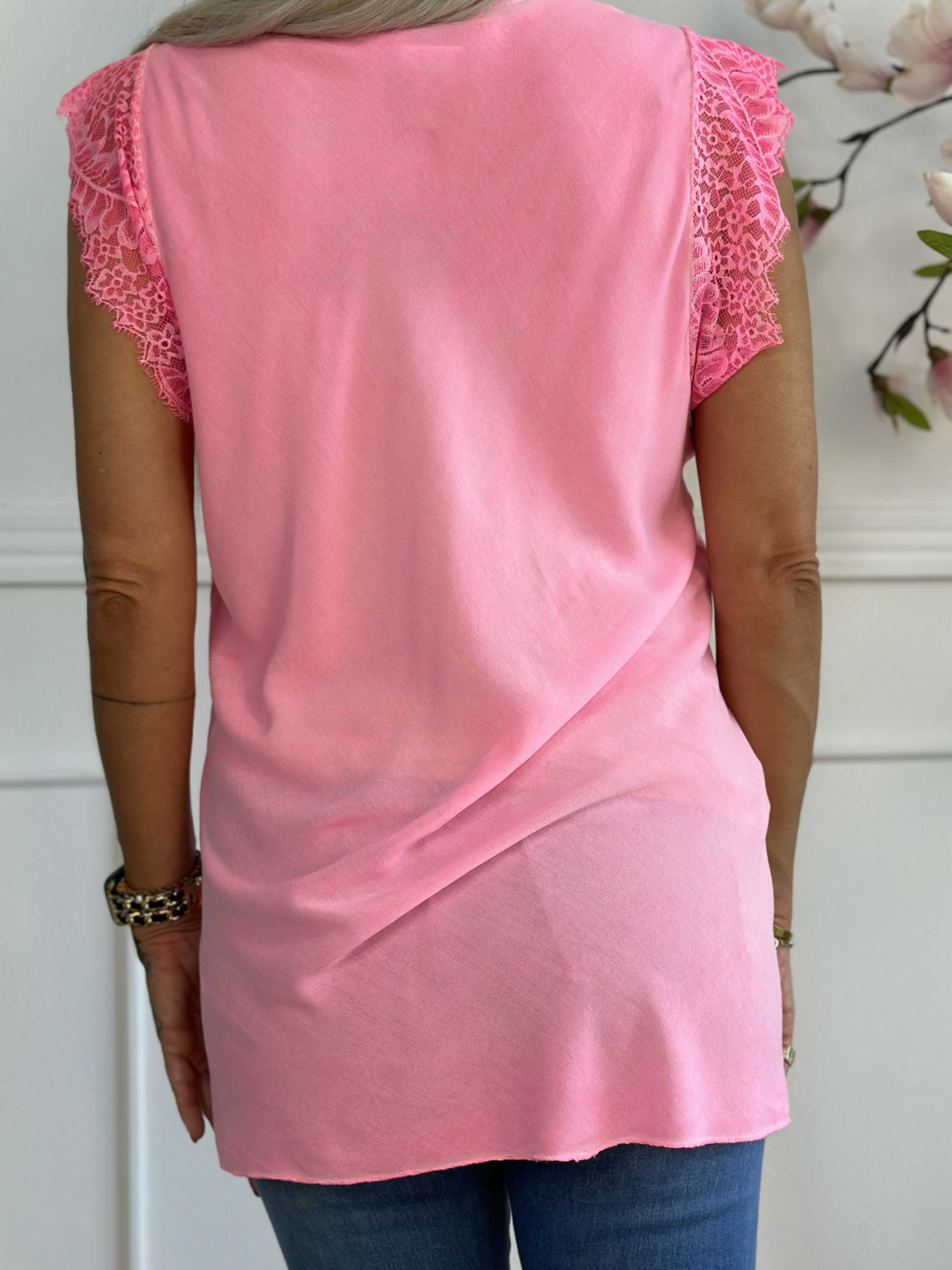 Sigga - Top i viskose med blonde i udskæringen og ærmerne