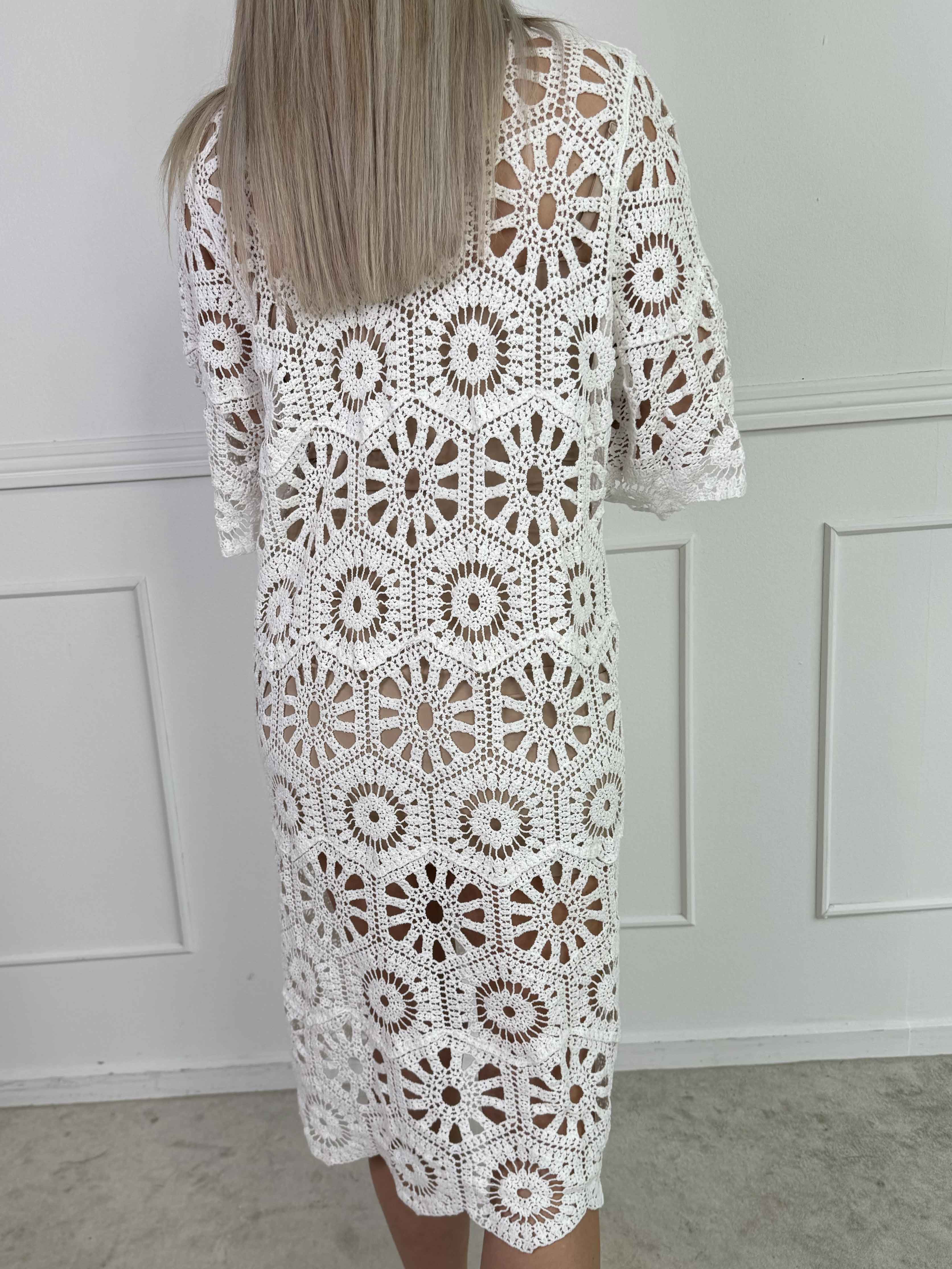 Mabel - Sød hæklet kjole i bomuld