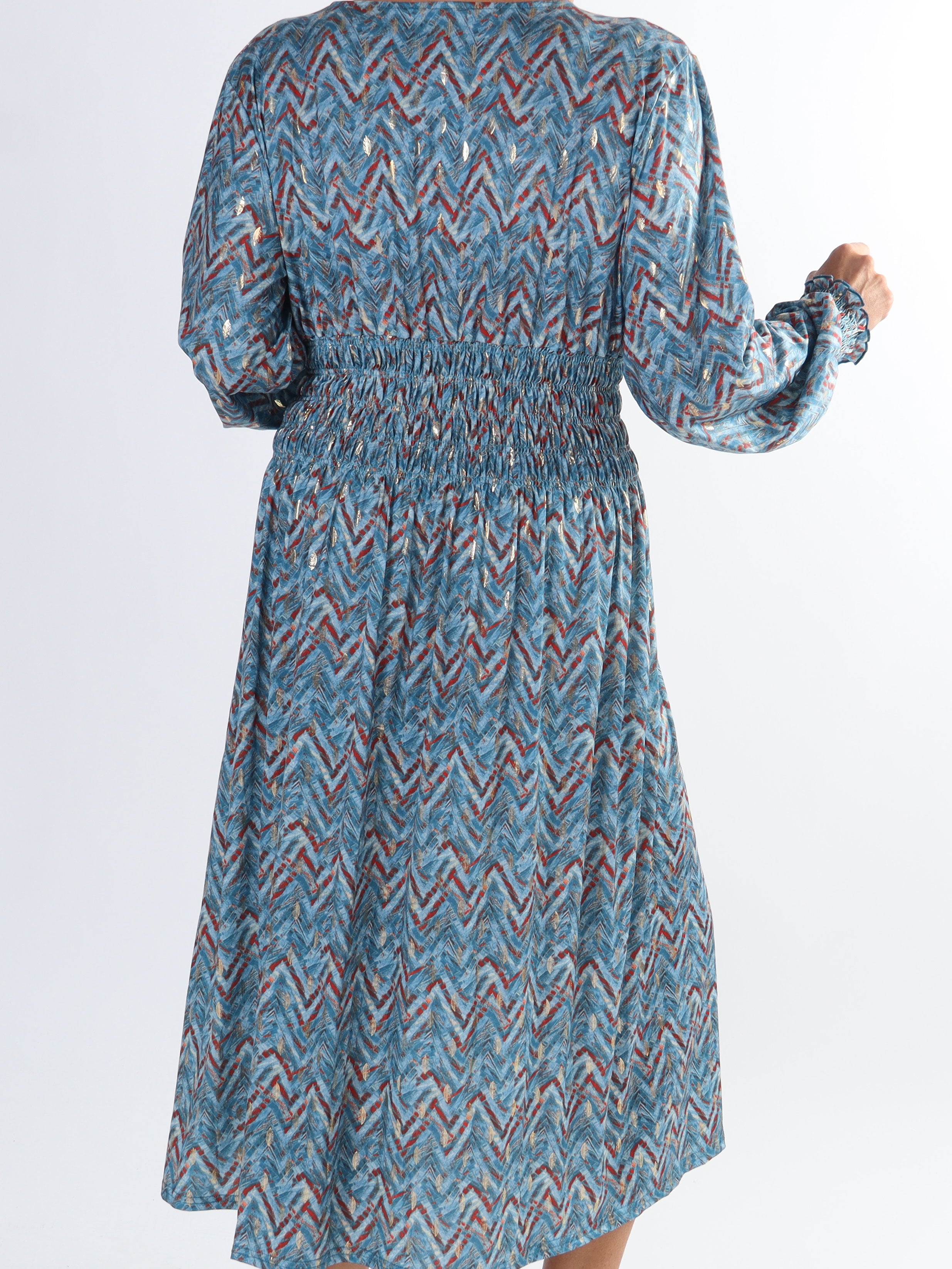 Pams ZigZag Midi L/S - Plus size kjole i krølfrit stof med lange ærmer