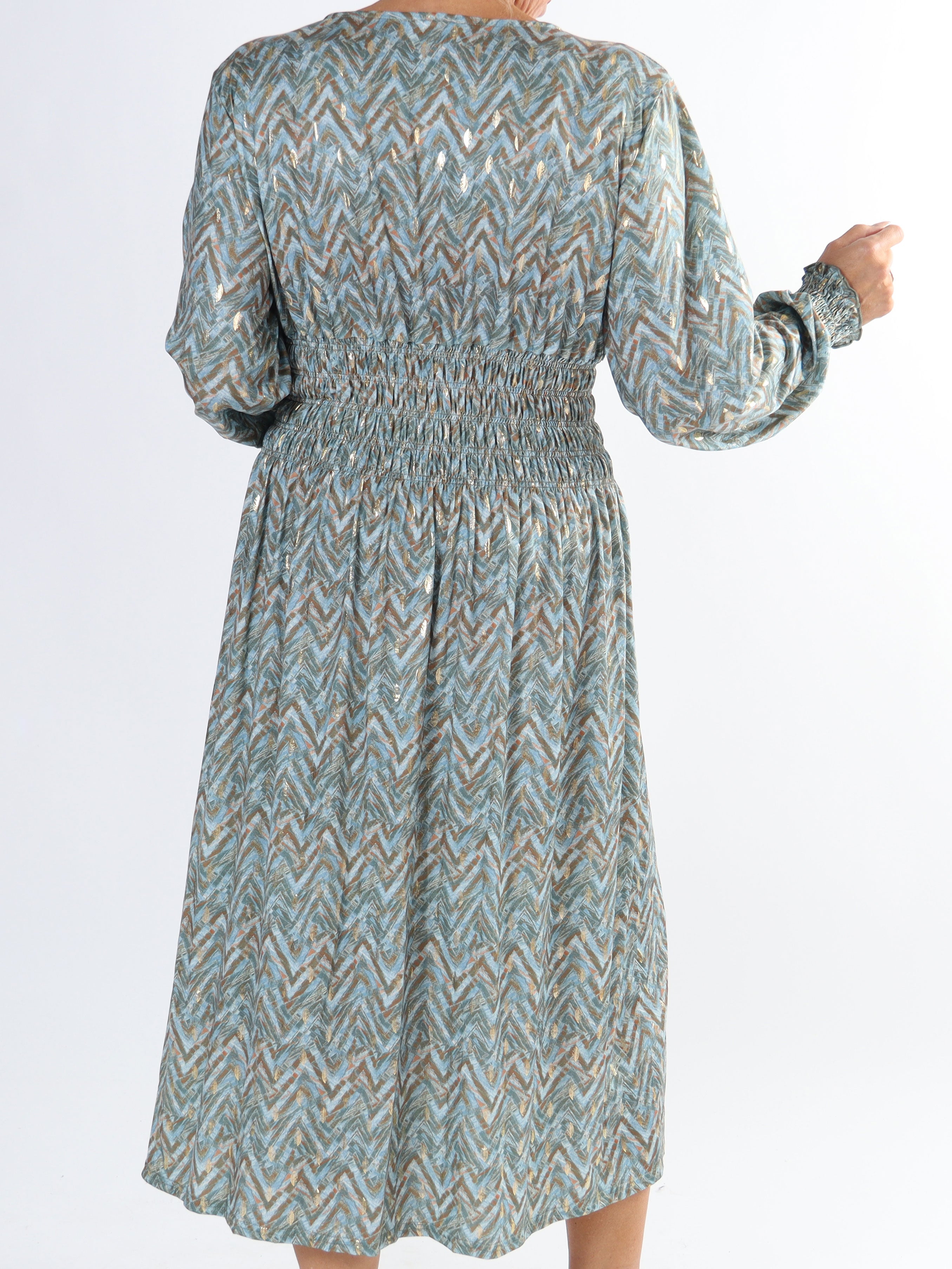 Pams ZigZag Midi L/S - Plus size kjole i krølfrit stof med lange ærmer