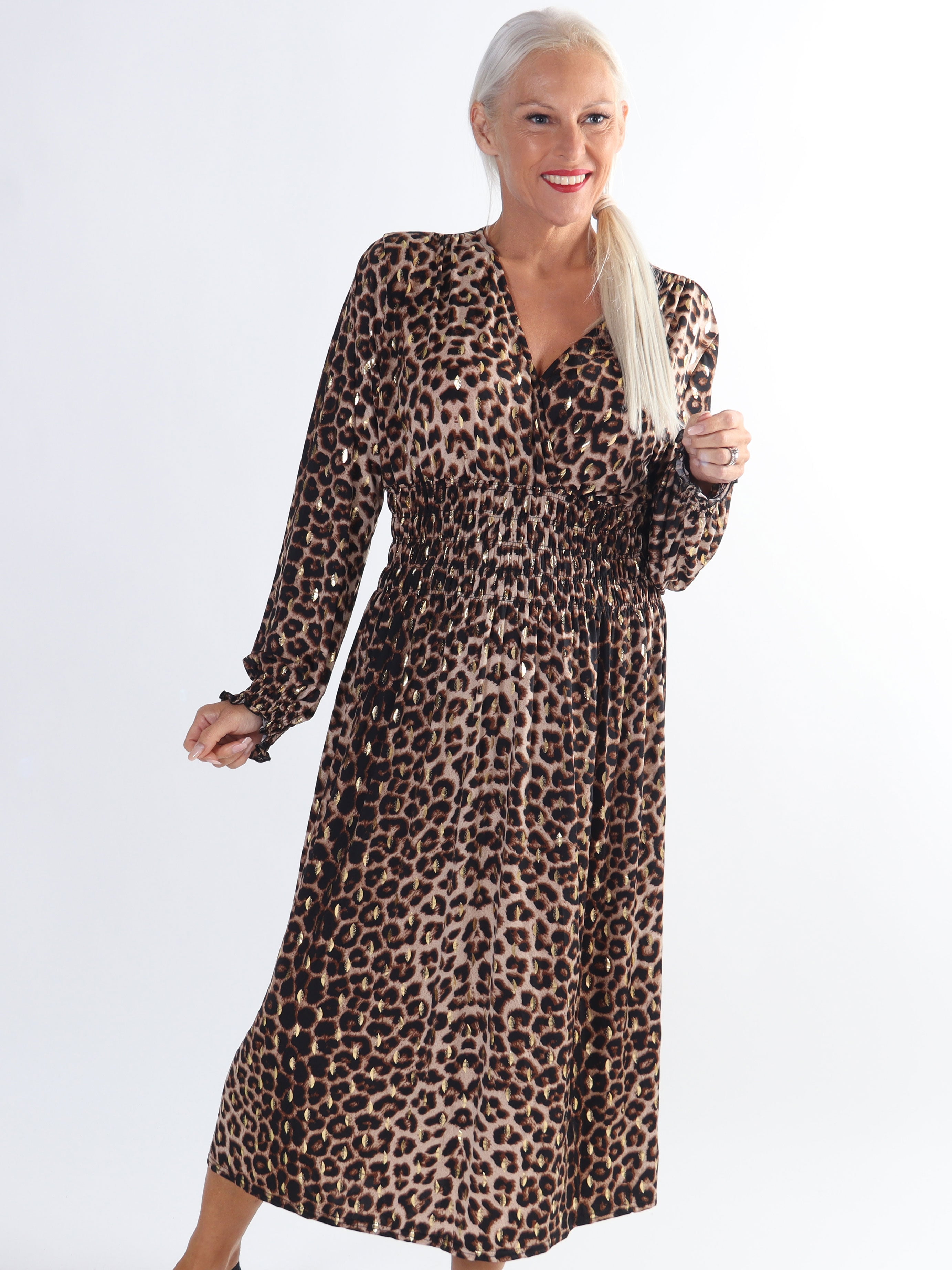 Pams Animal Midi L/S - Plus size kjole i krølfrit stof med lange ærmer