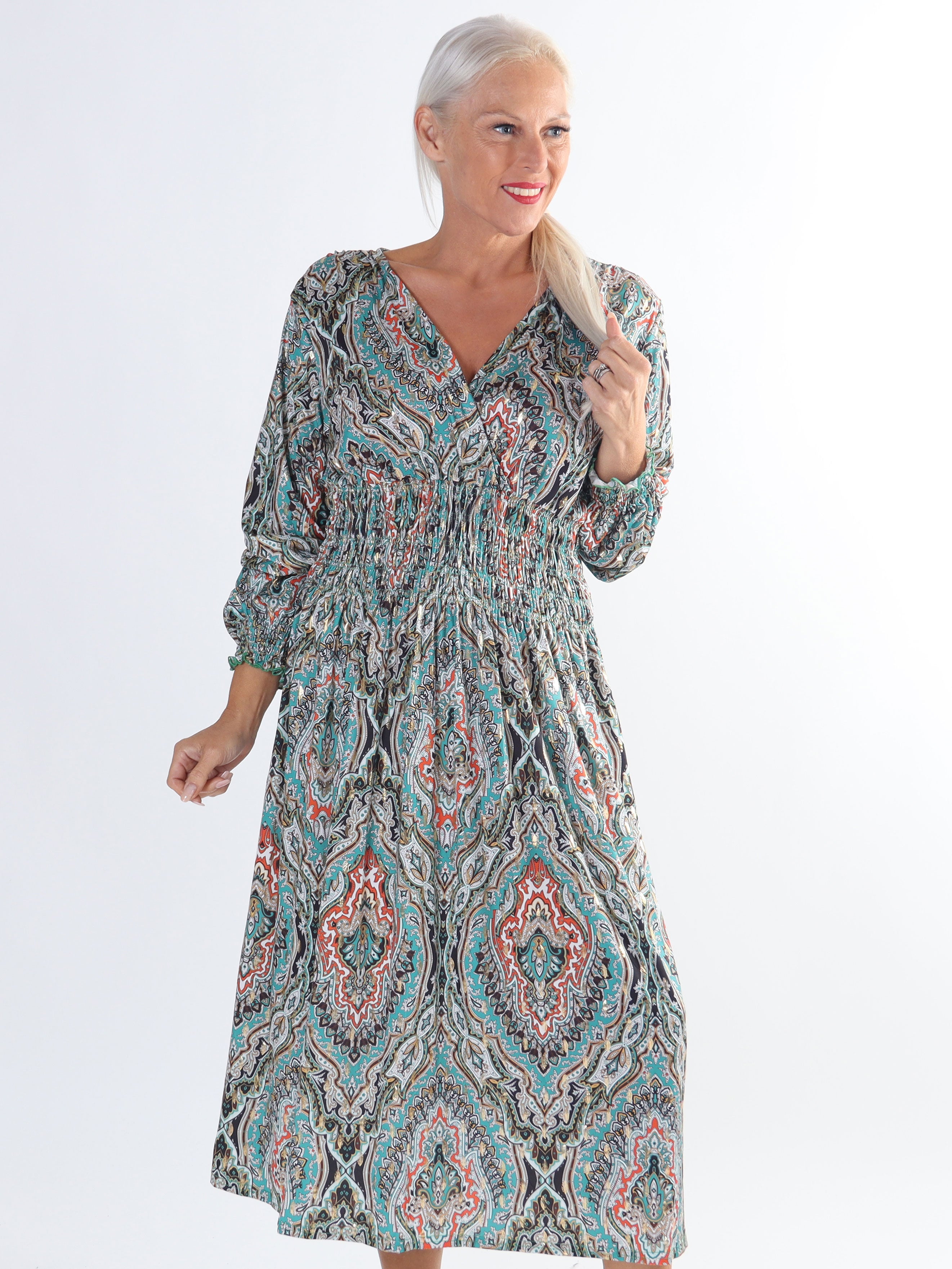 Pams Pattern Midi L/S - Plus size kjole i krølfrit stof med lange ærmer