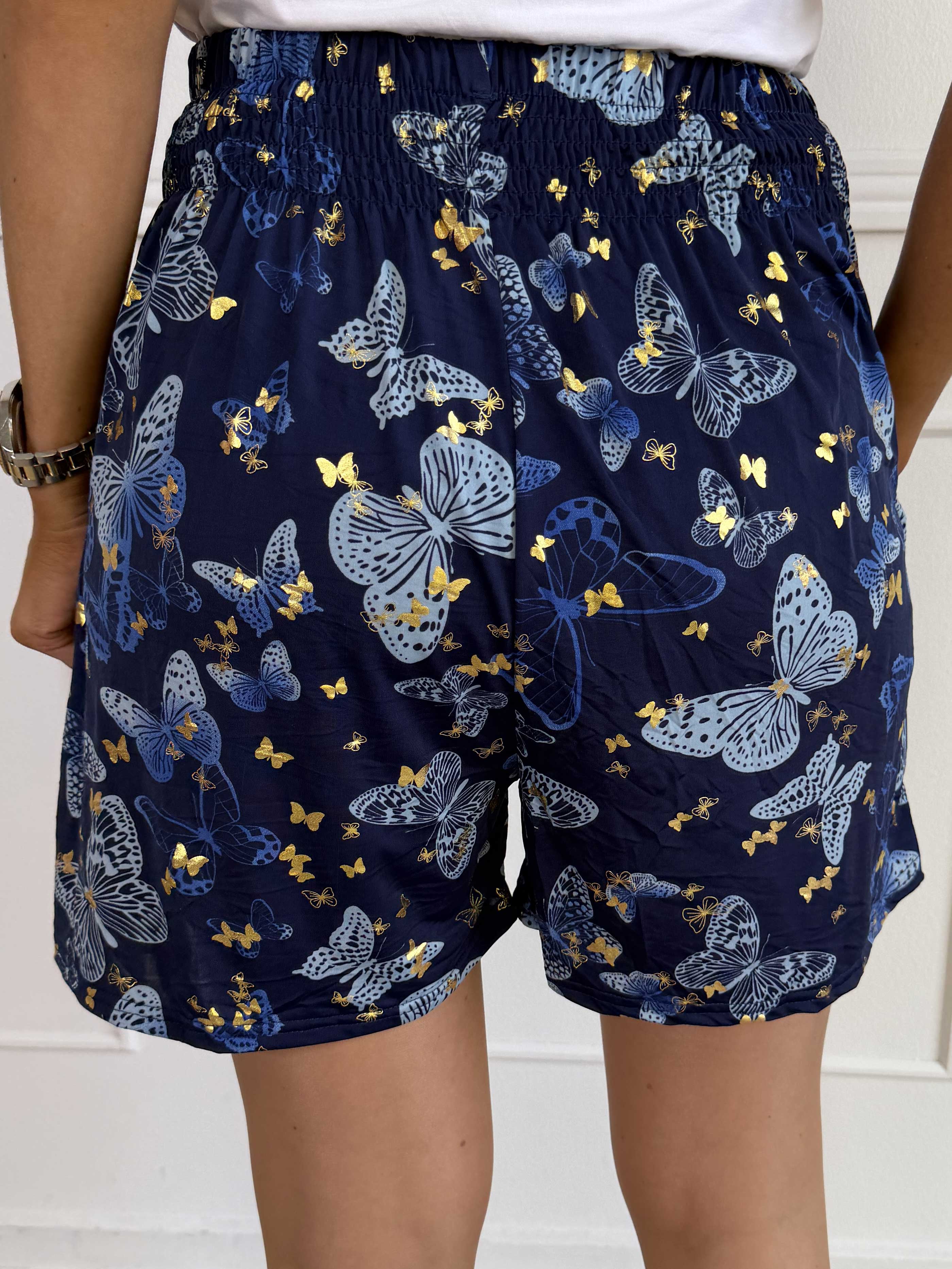 Pams Butterfly Shorts - Elastiske shorts med sommerfugleprint og gulddetaljer