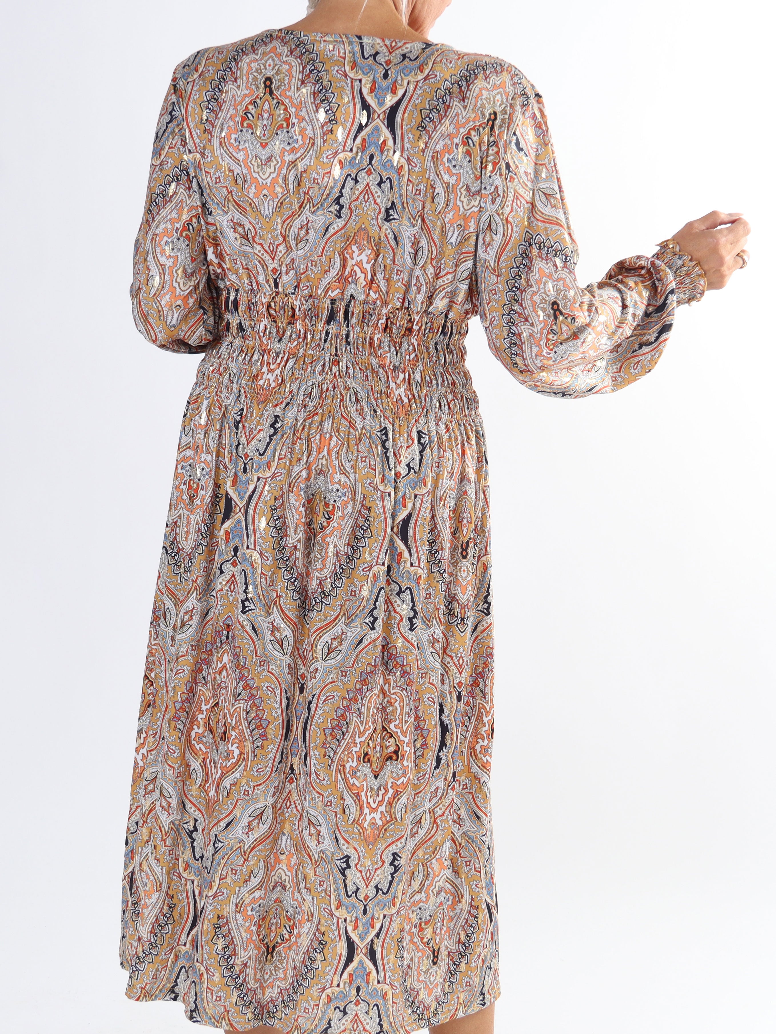 Pams Pattern Midi L/S - Plus size kjole i krølfrit stof med lange ærmer