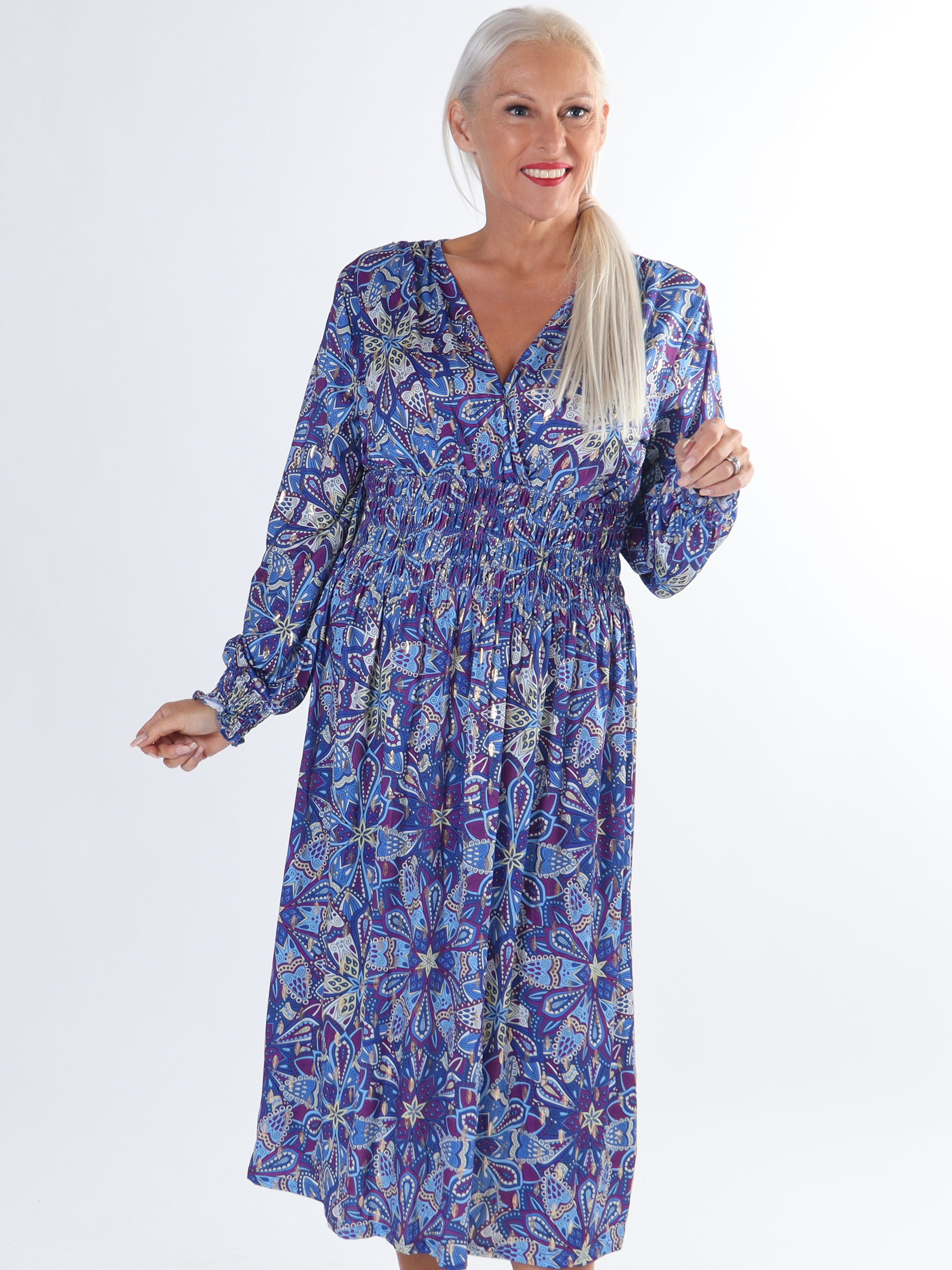 Pams Multi Midi L/S - Plus size kjole i krølfrit stof med lange ærmer