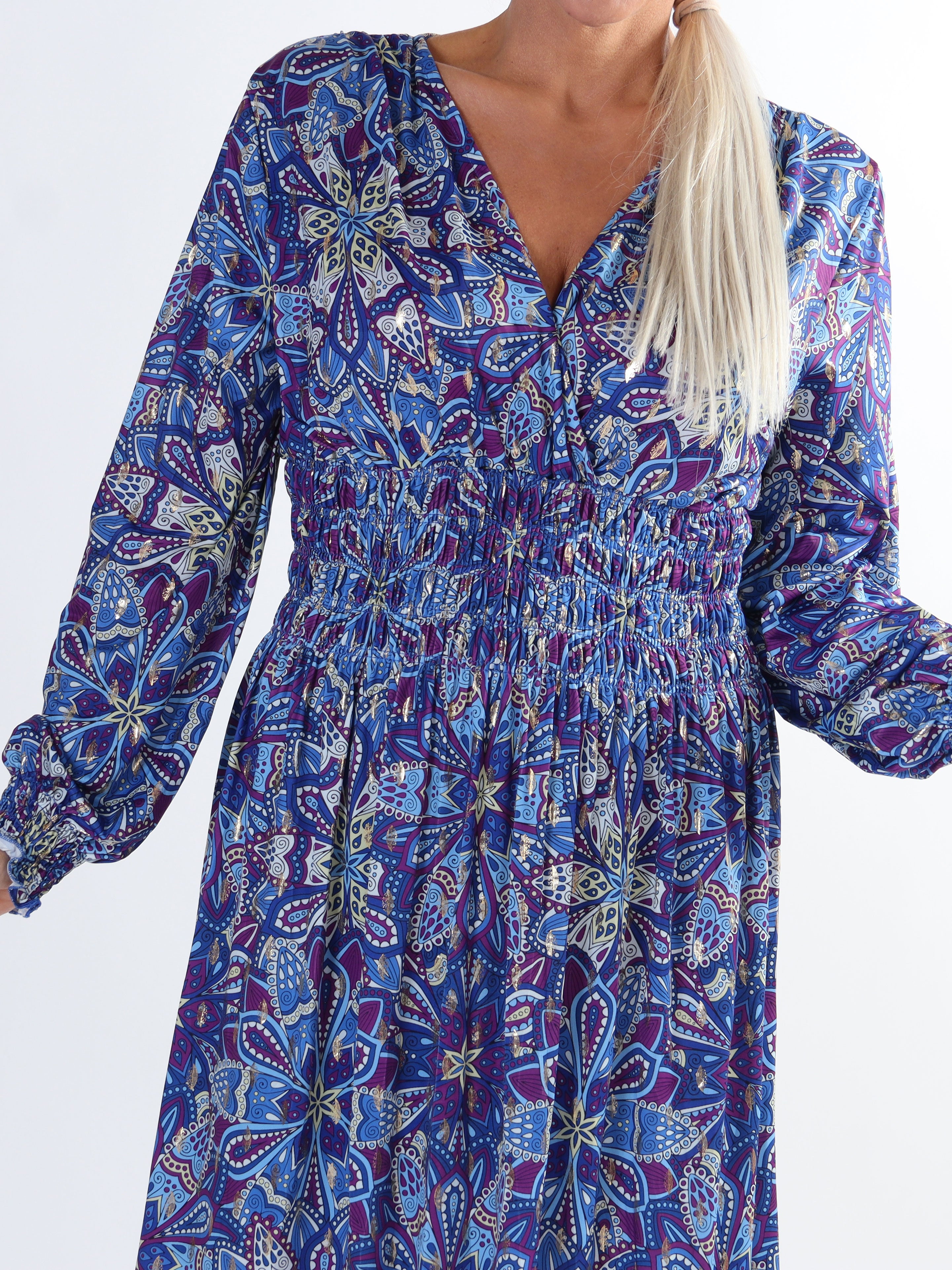 Pams Multi Midi L/S - Plus size kjole i krølfrit stof med lange ærmer