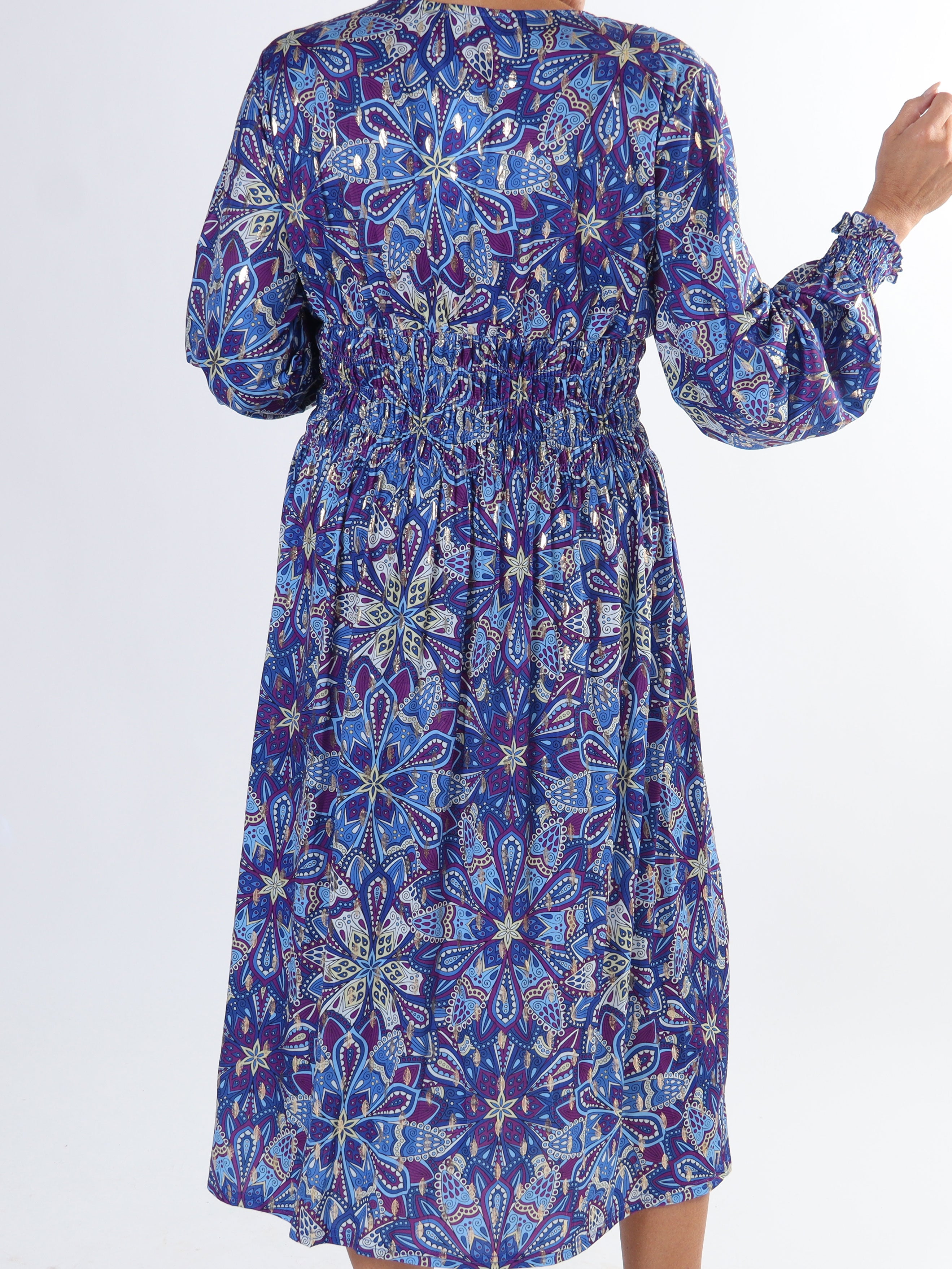 Pams Multi Midi L/S - Plus size kjole i krølfrit stof med lange ærmer