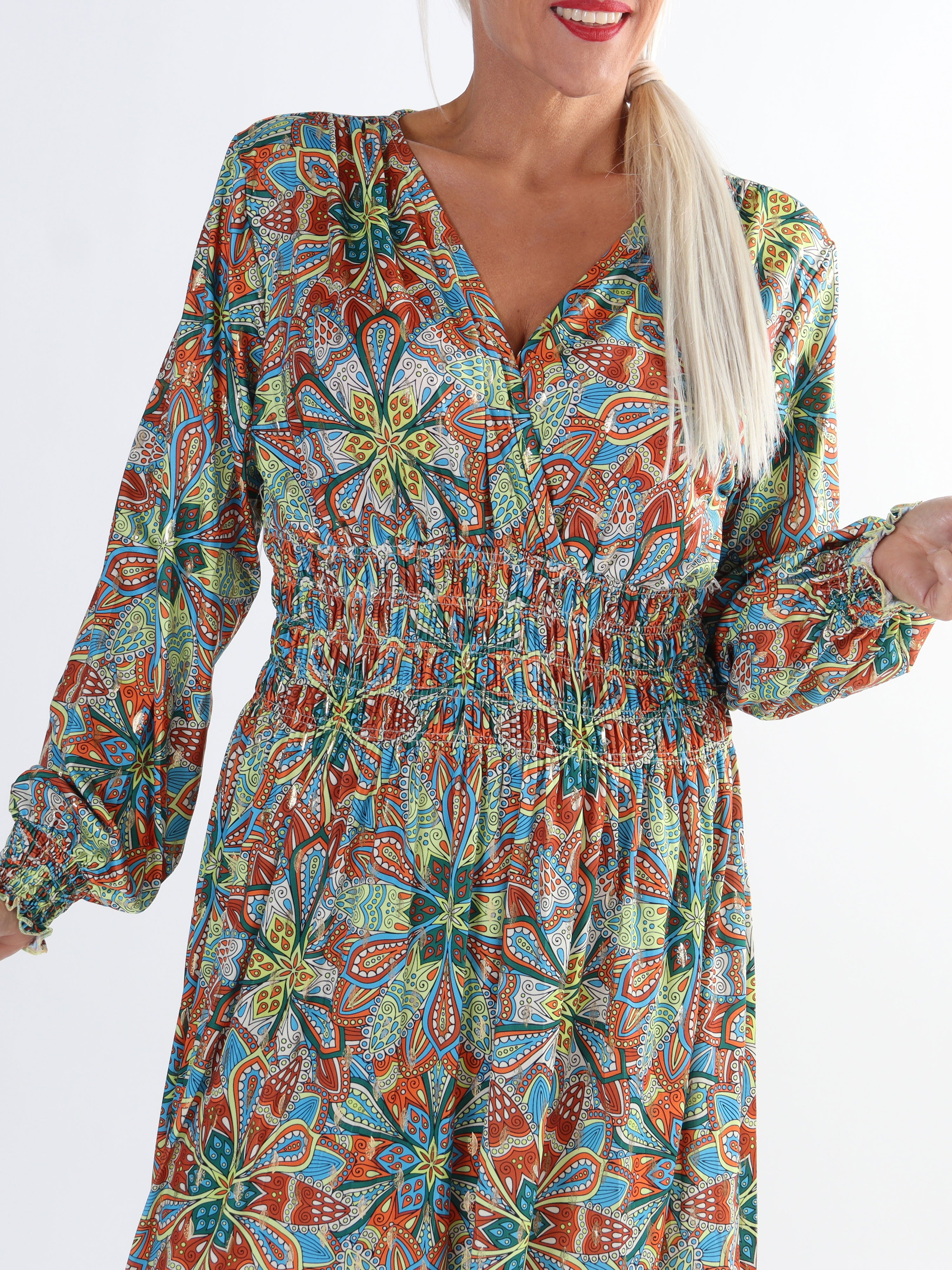 Pams Multi Midi L/S - Plus size kjole i krølfrit stof med lange ærmer