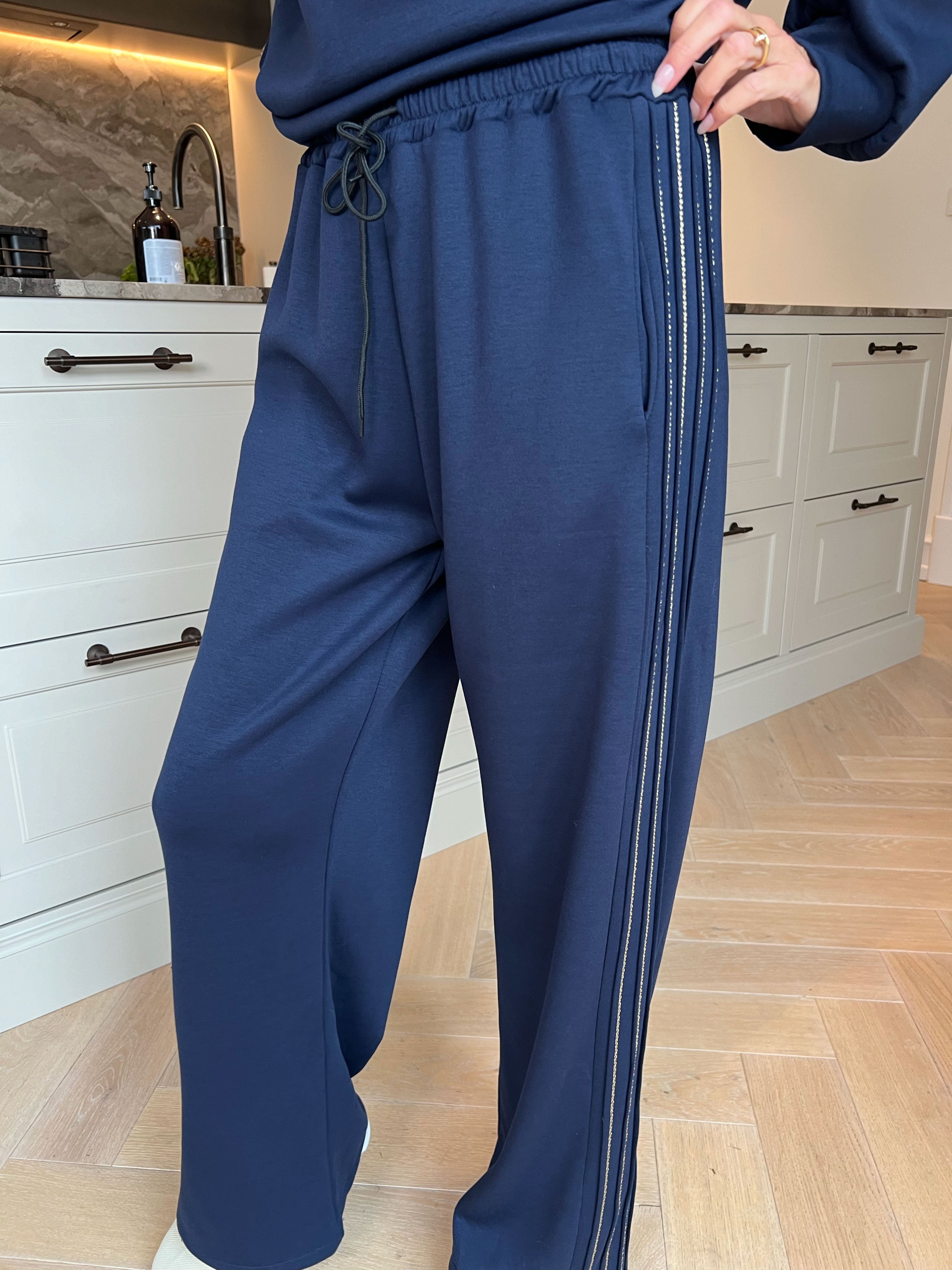 Dream - Blødeste joggingsæt i viskose med elegante gulddetaljer
