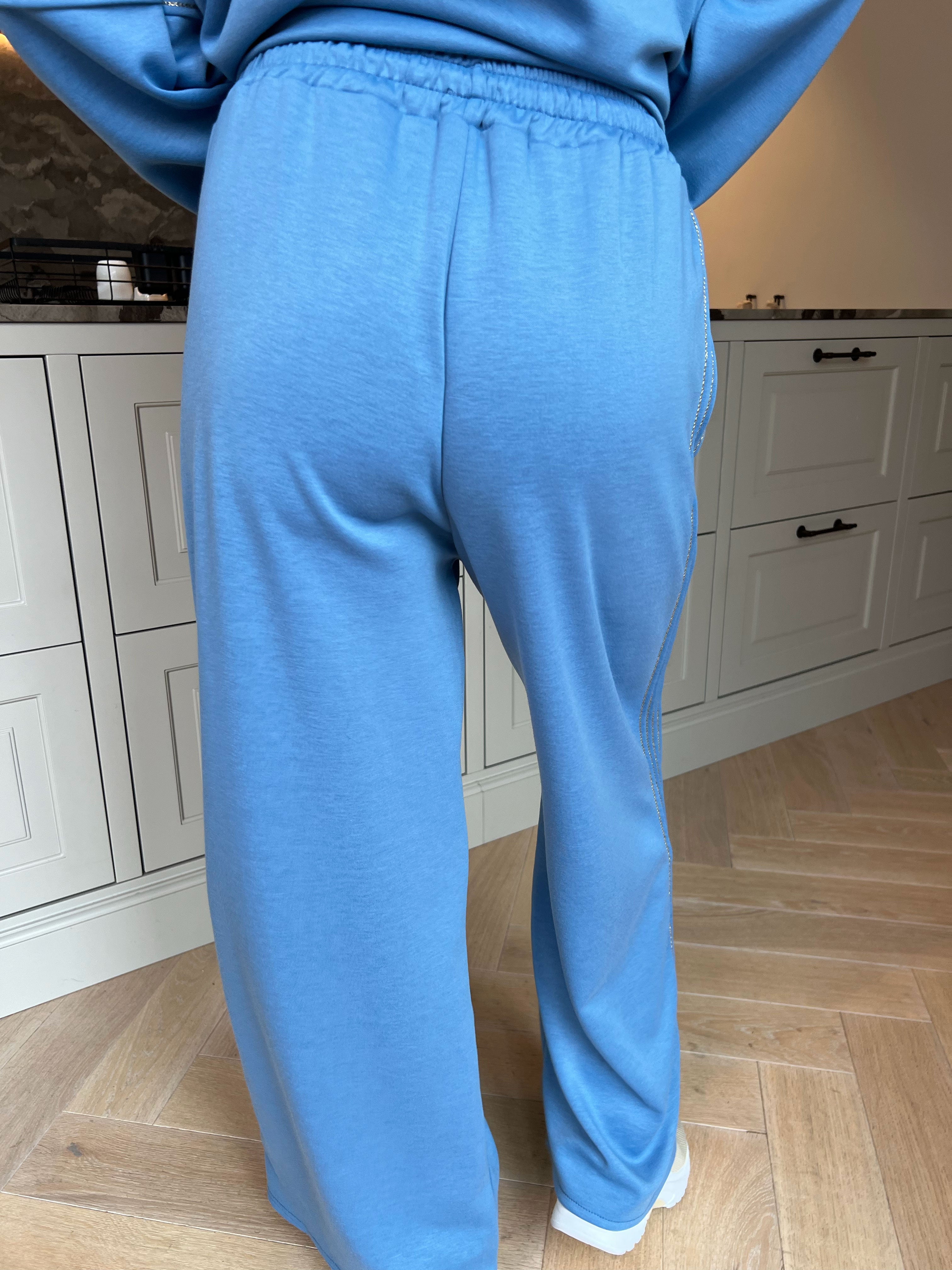 Dream - Blødeste joggingsæt i viskose med elegante gulddetaljer