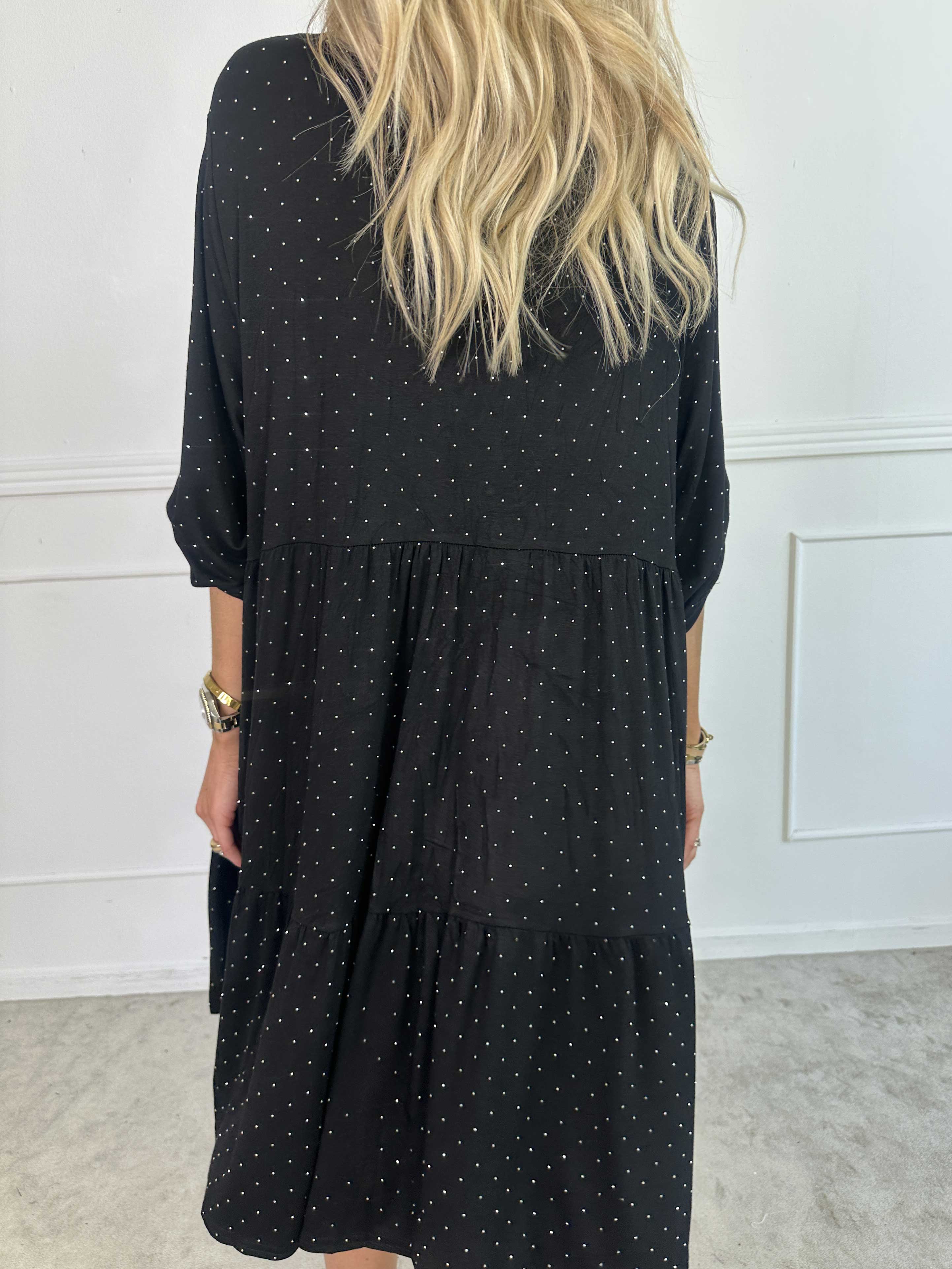 Milano Crystal Midi - Kjole med lag på lag look i viskose med similisten