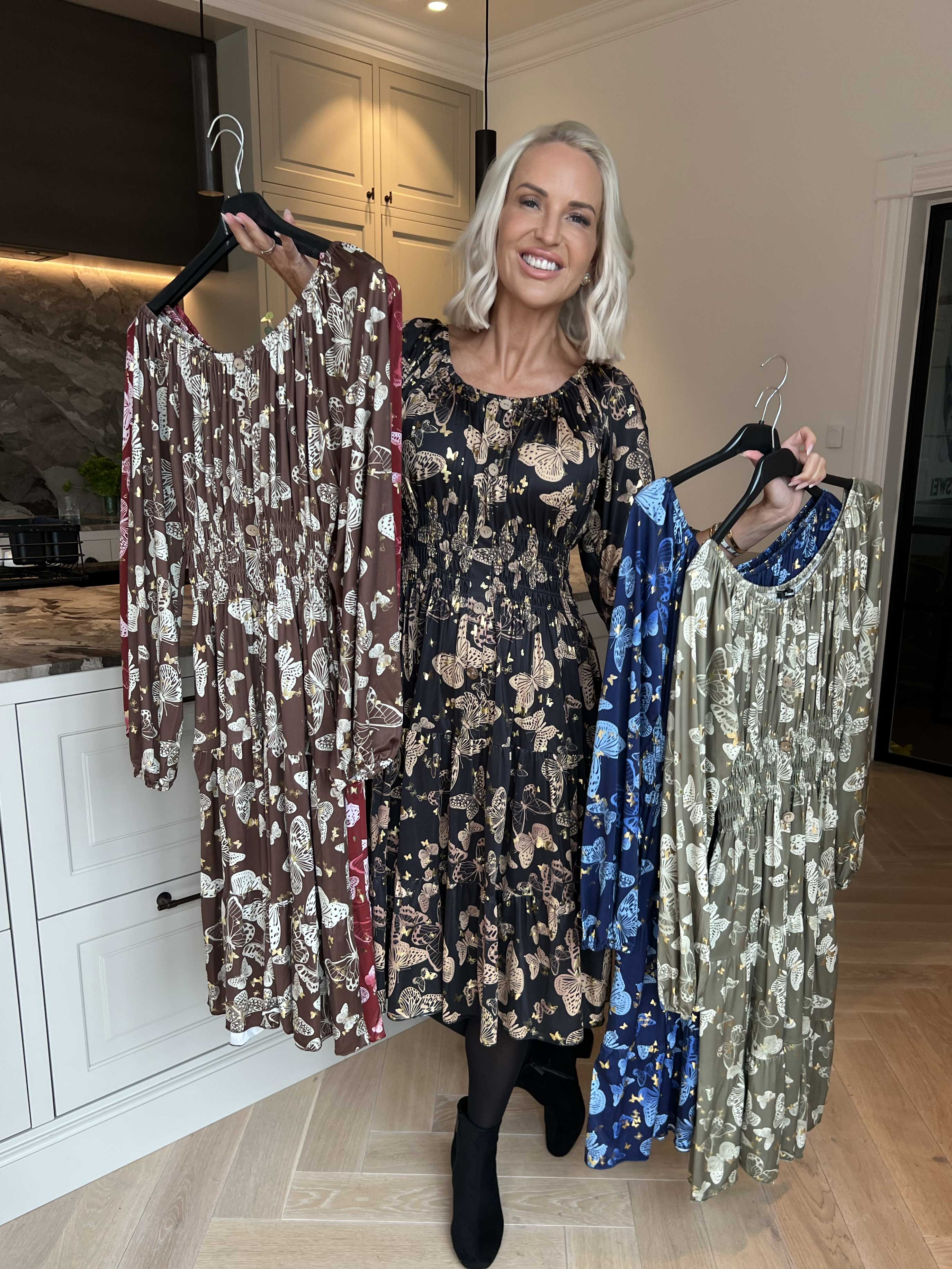 Tea Butterfly L/S - Plus size kjole med elastik i livet og sommerfugleprint