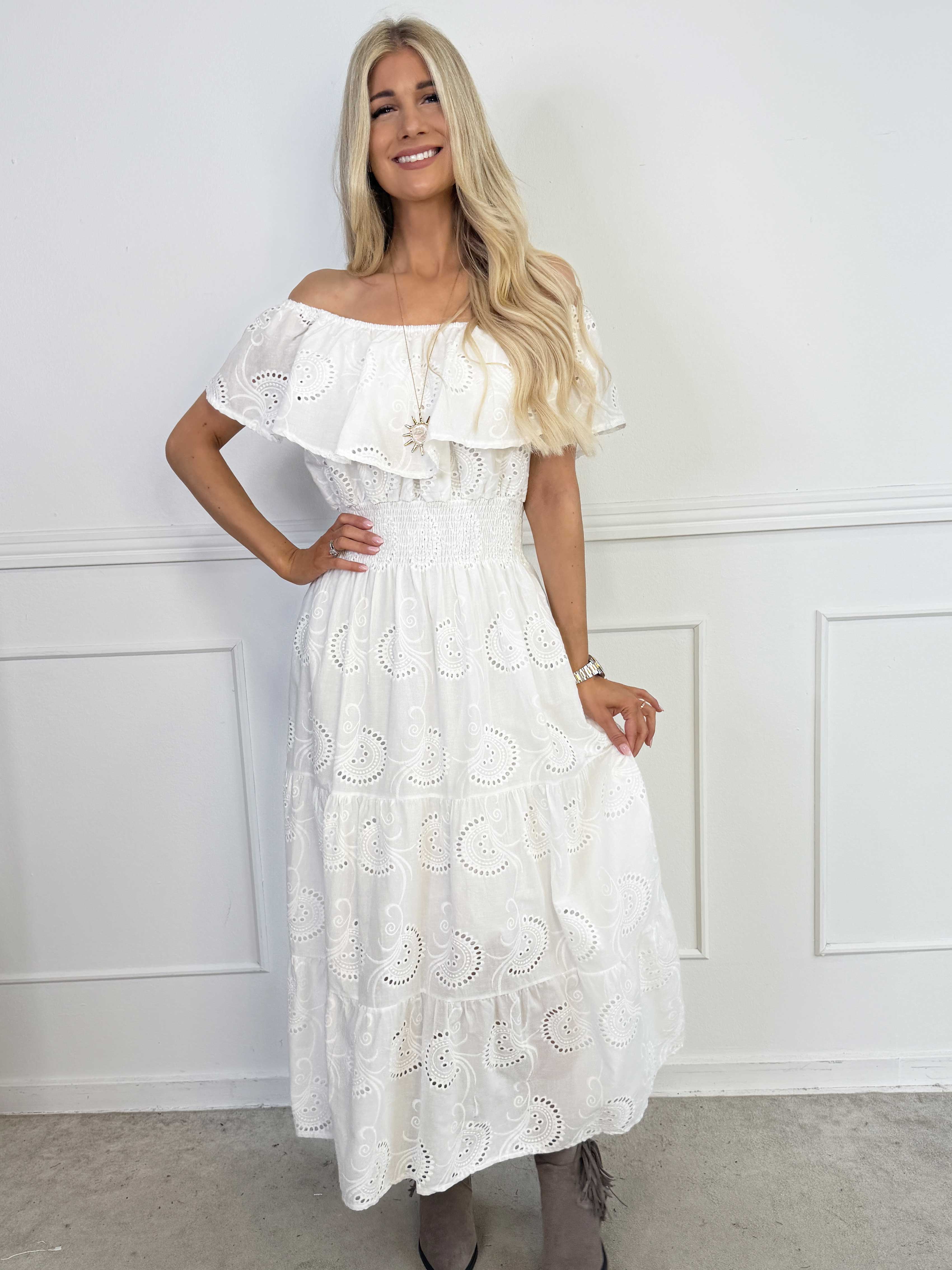 Angelina Broderie - Lang plus size viskosekjole i broderie anglaise