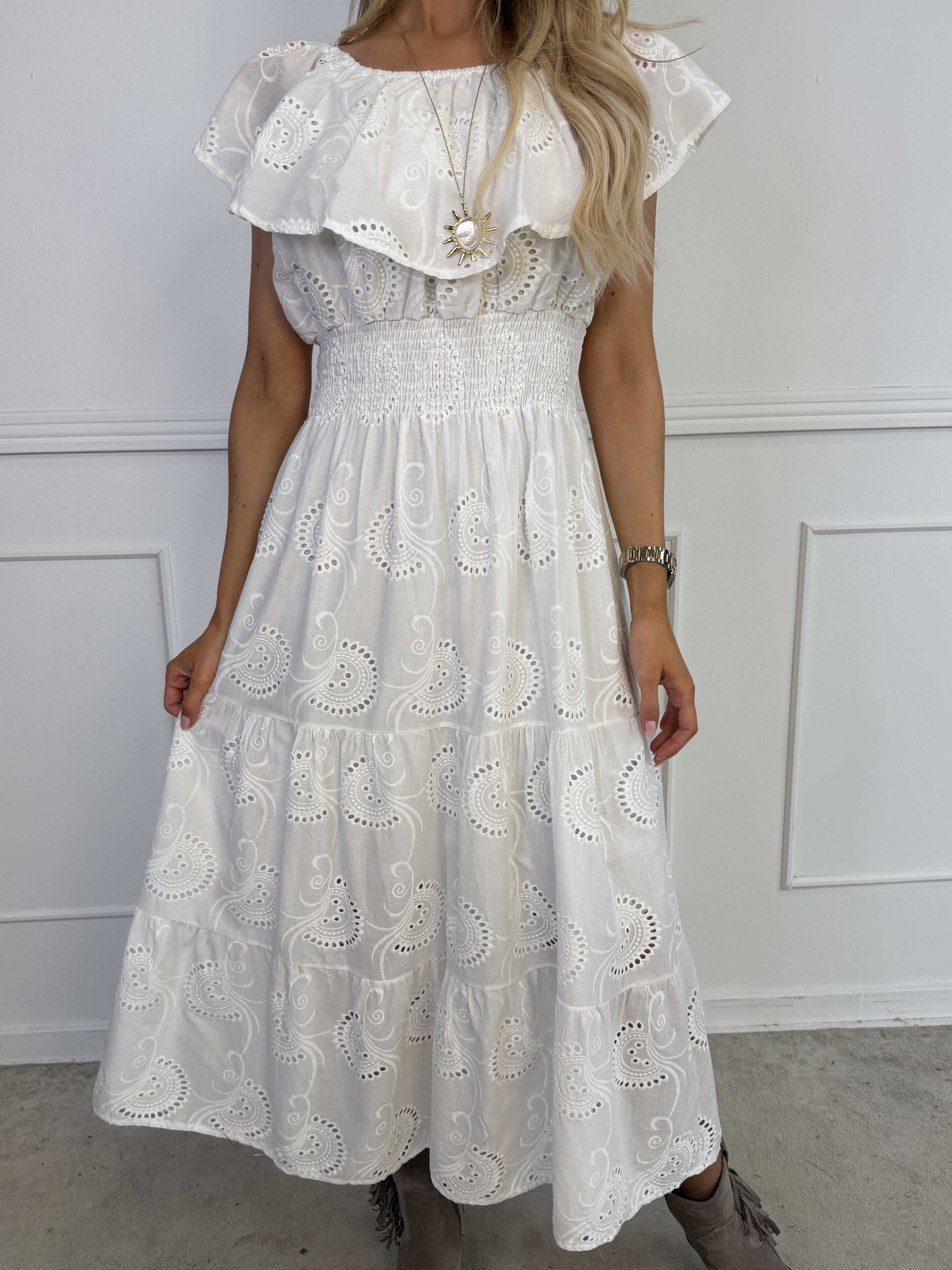 Angelina Broderie - Lang plus size viskosekjole i broderie anglaise