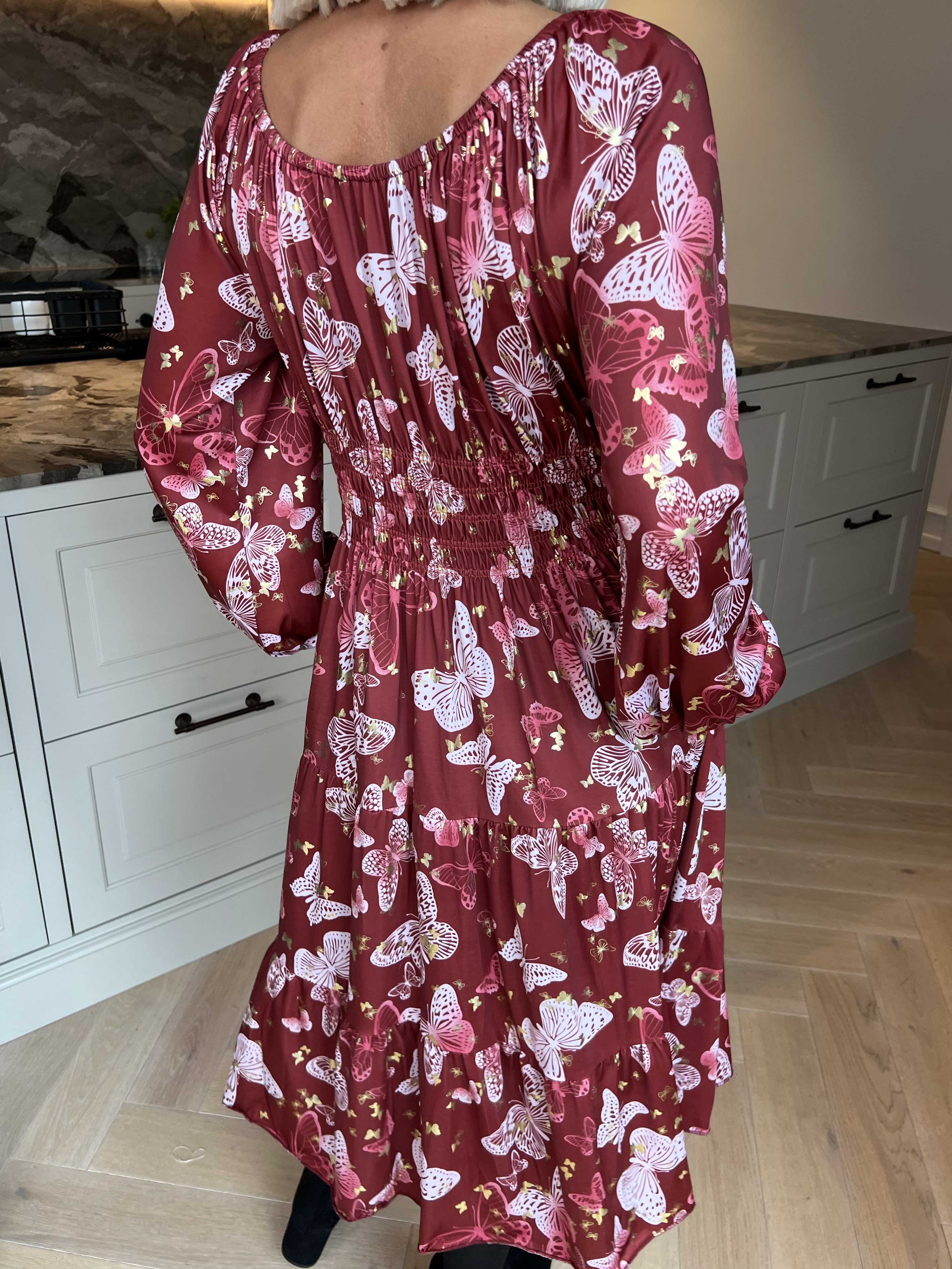 Tea Butterfly L/S - Plus size kjole med elastik i livet og sommerfugleprint