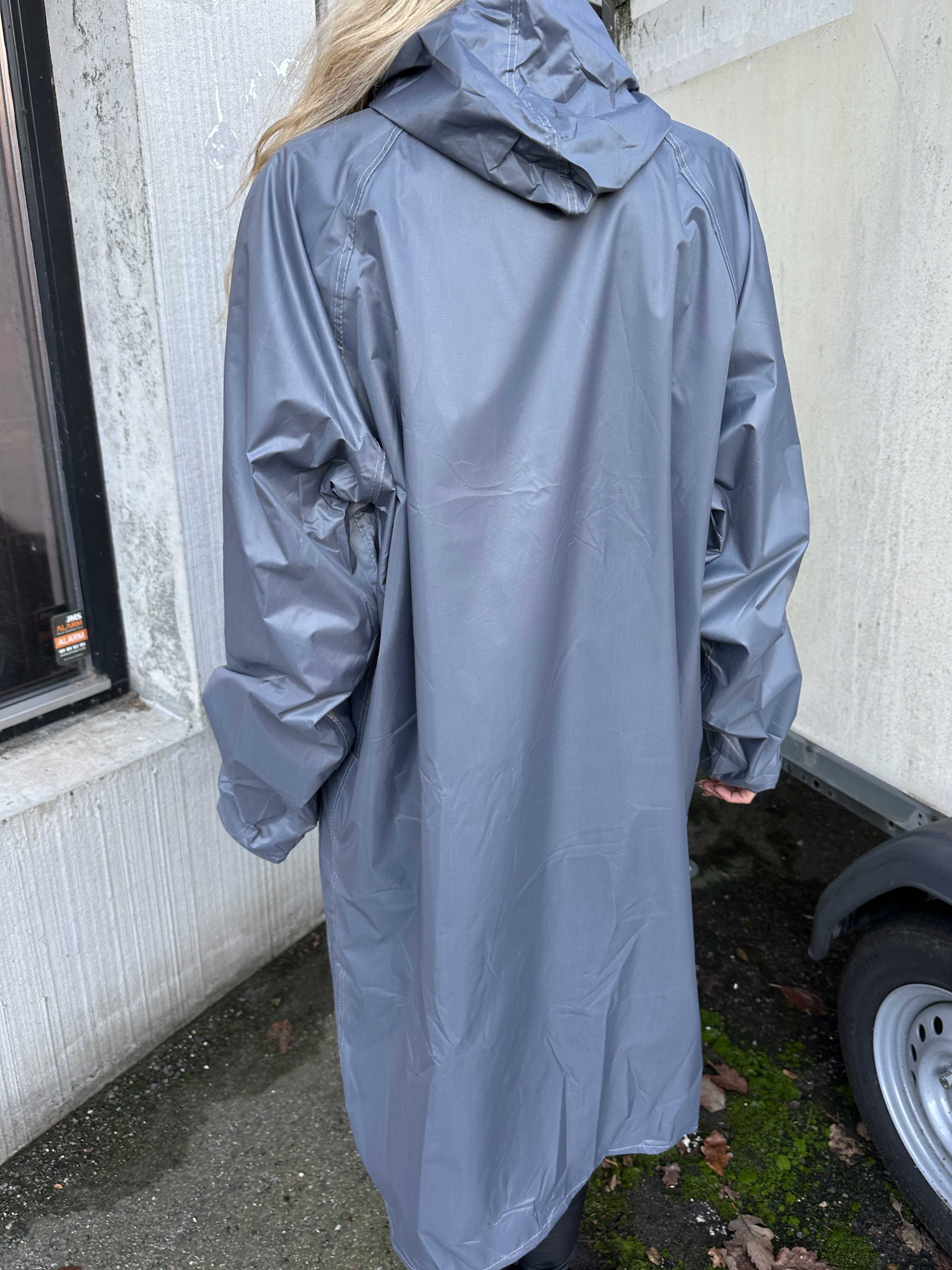 Reina - Regnjakke med hætte