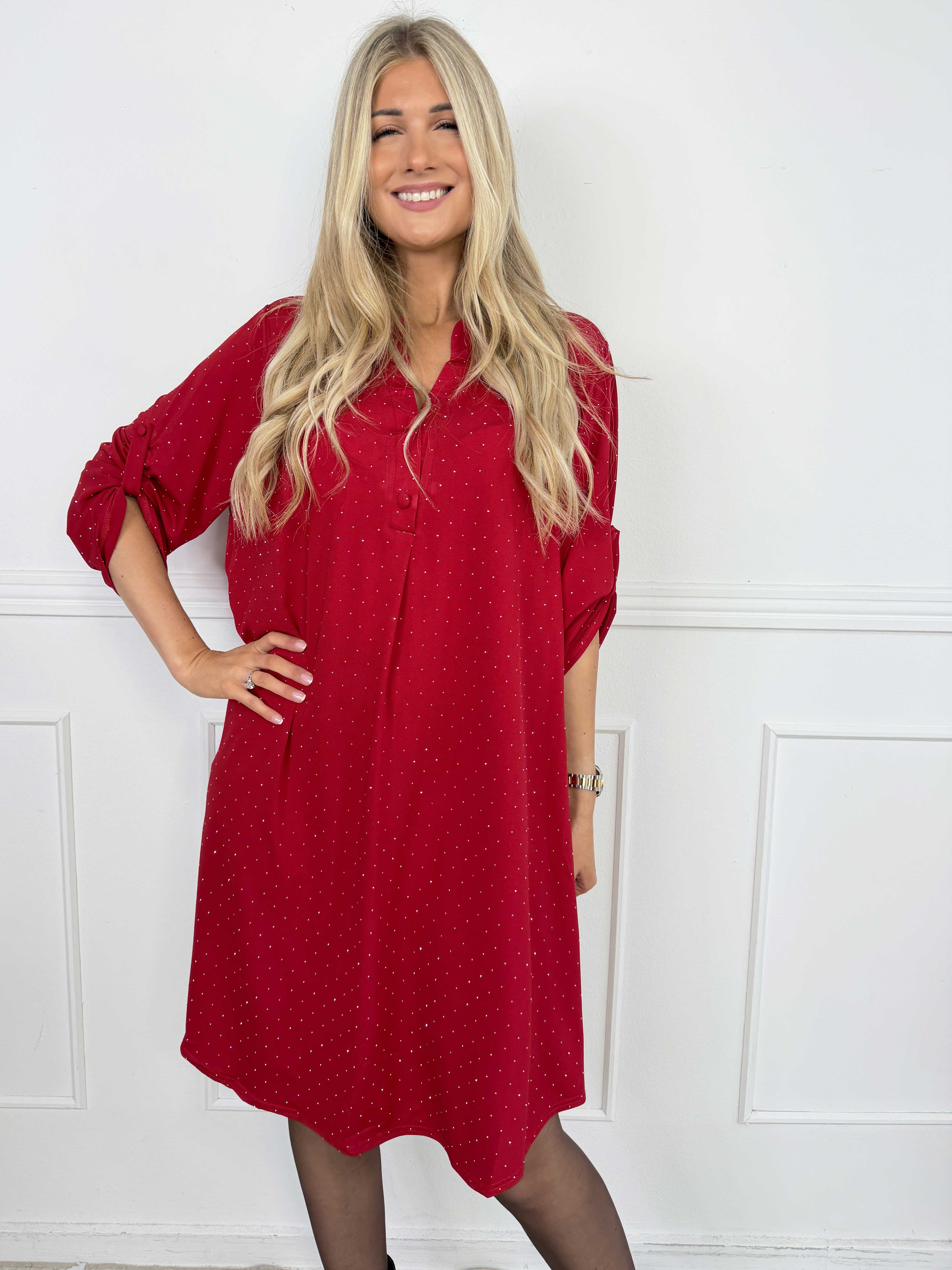 Ebba Crystal - Kjole med similisten og knapper ved udskæringen, der giver et elegant look