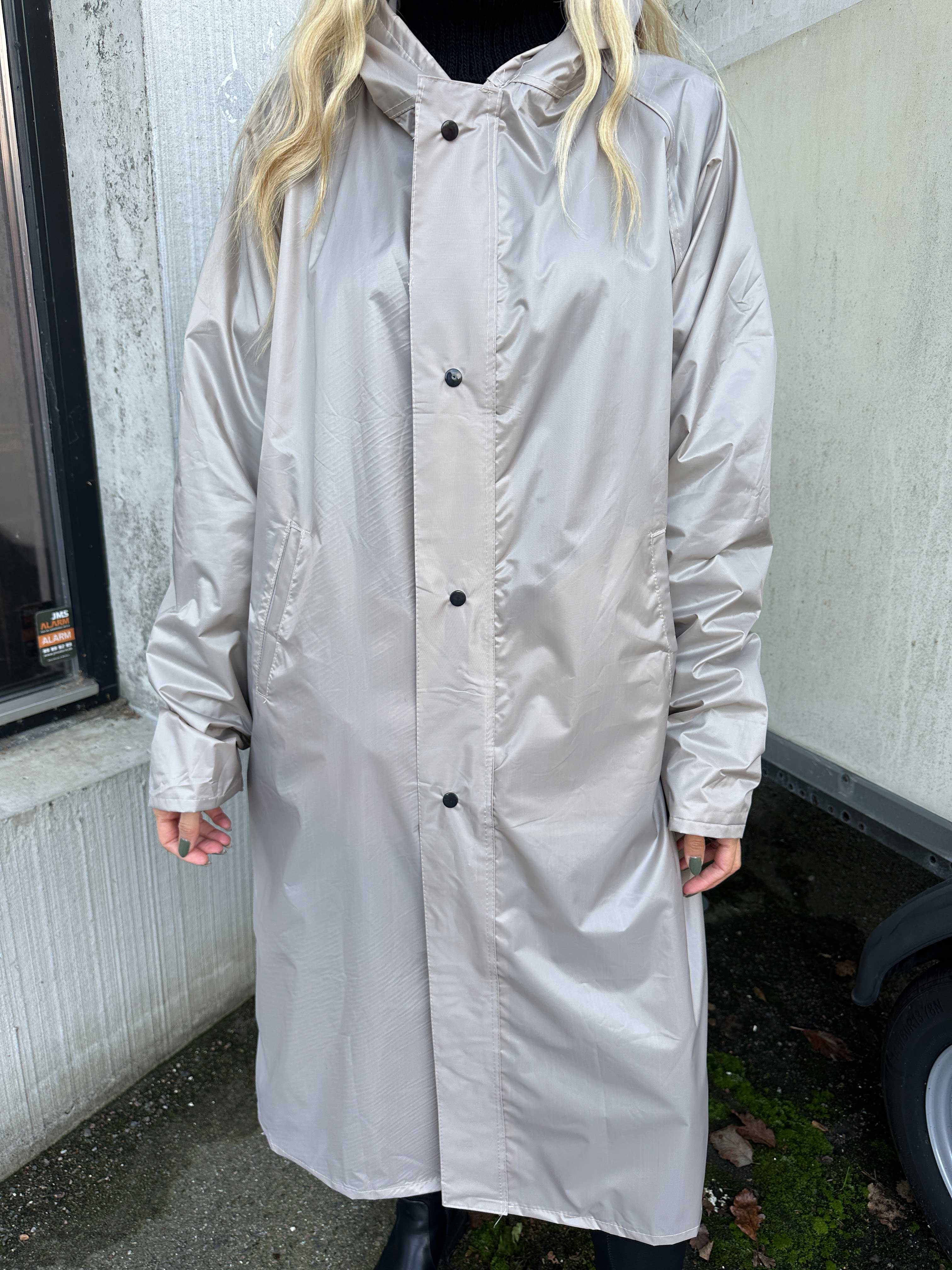 Reina - Regnjakke med hætte